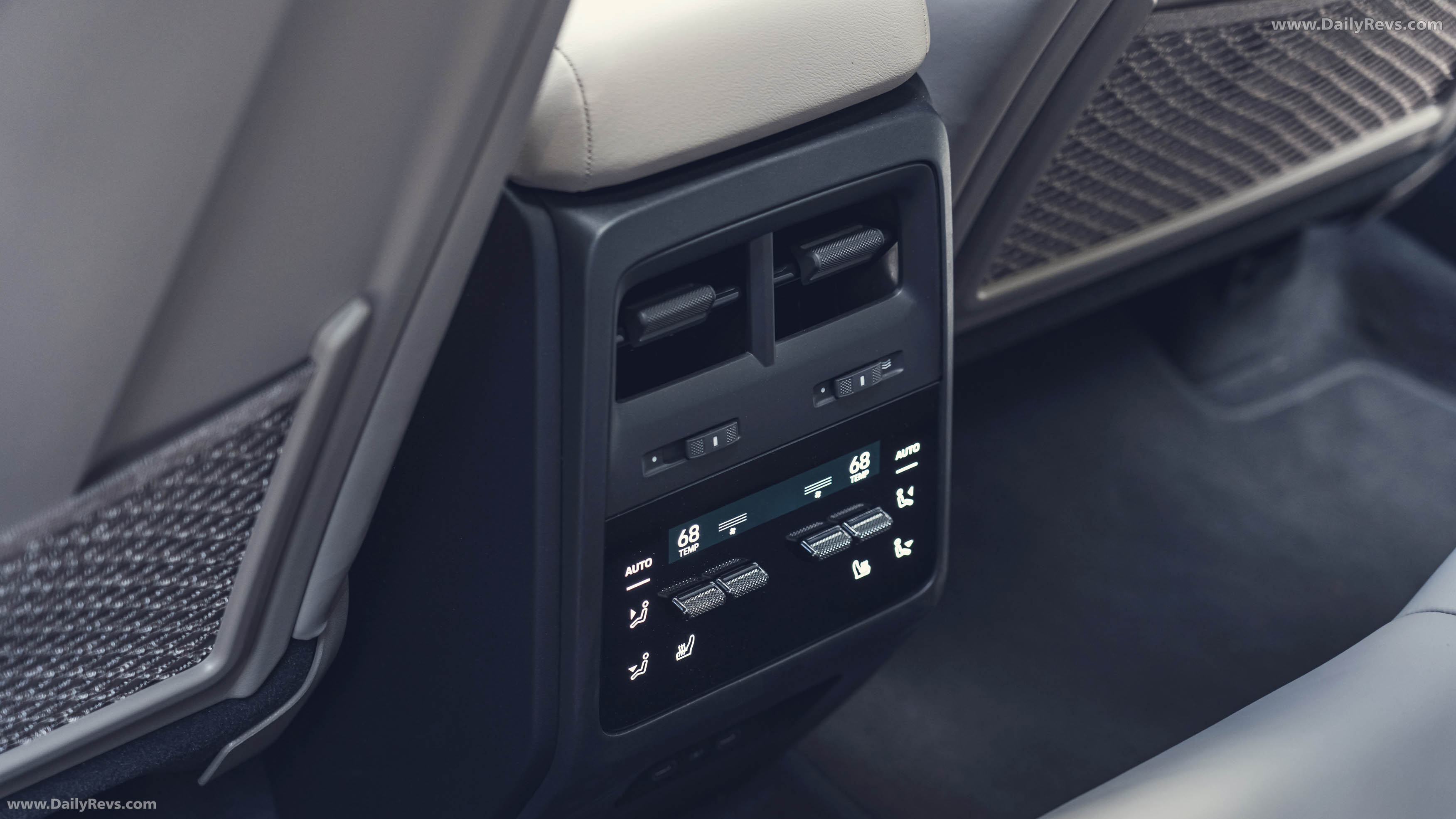 2025 Porsche Macan Gentian Blue H2 Interior