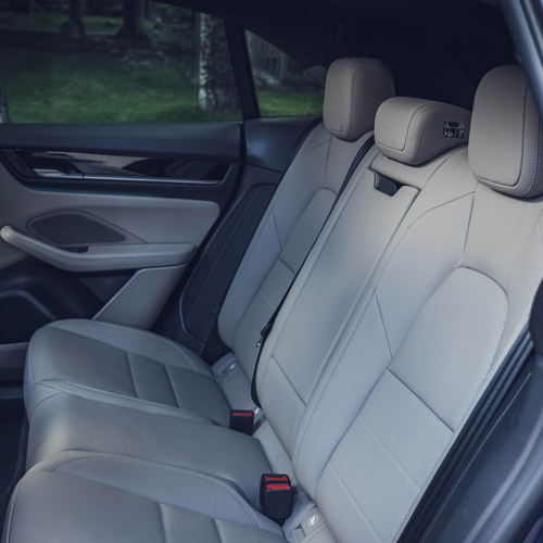 2025 Porsche Macan Gentian Blue H2 Interior