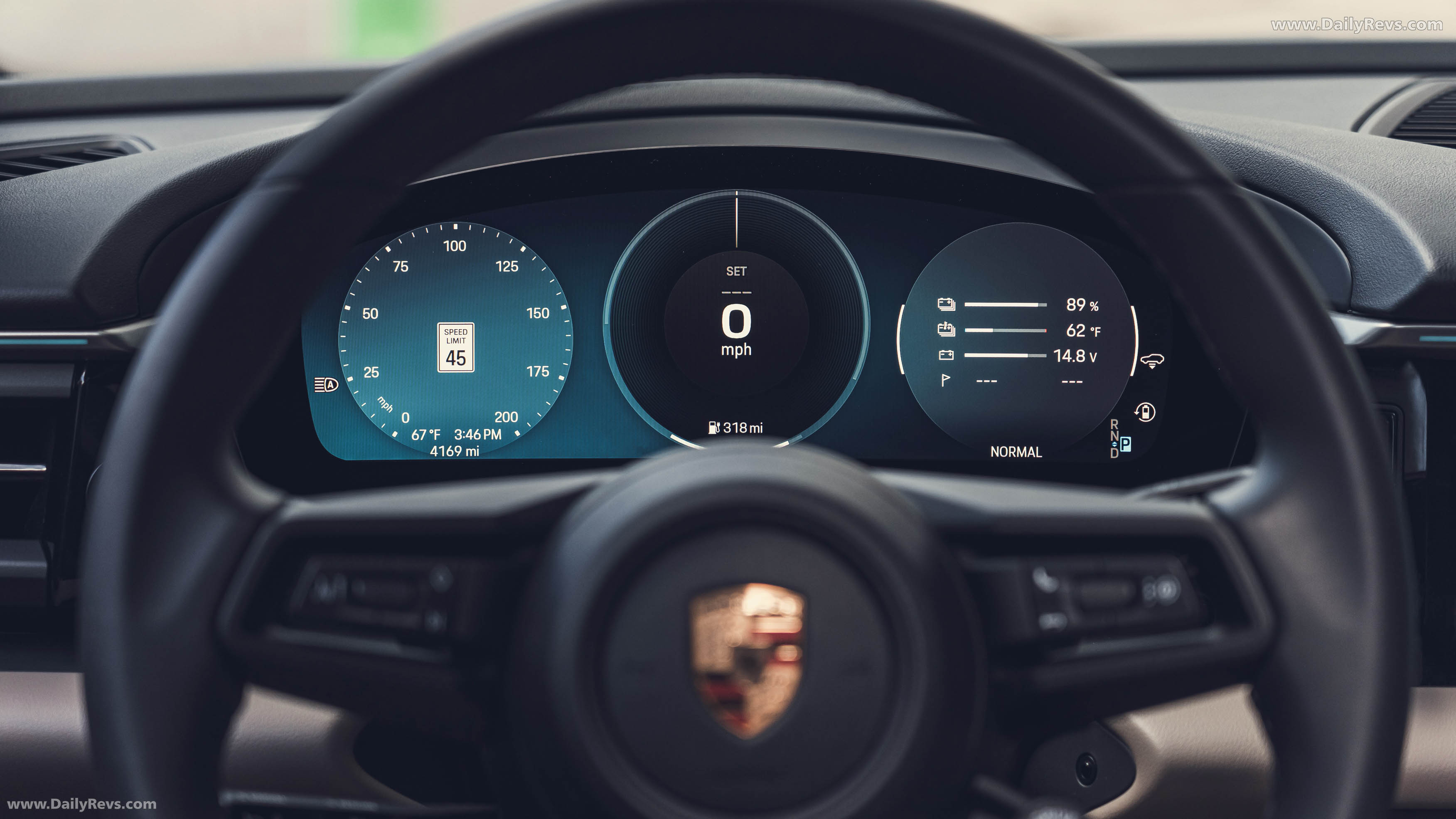 2025 Porsche Macan Gentian Blue H2 Interior