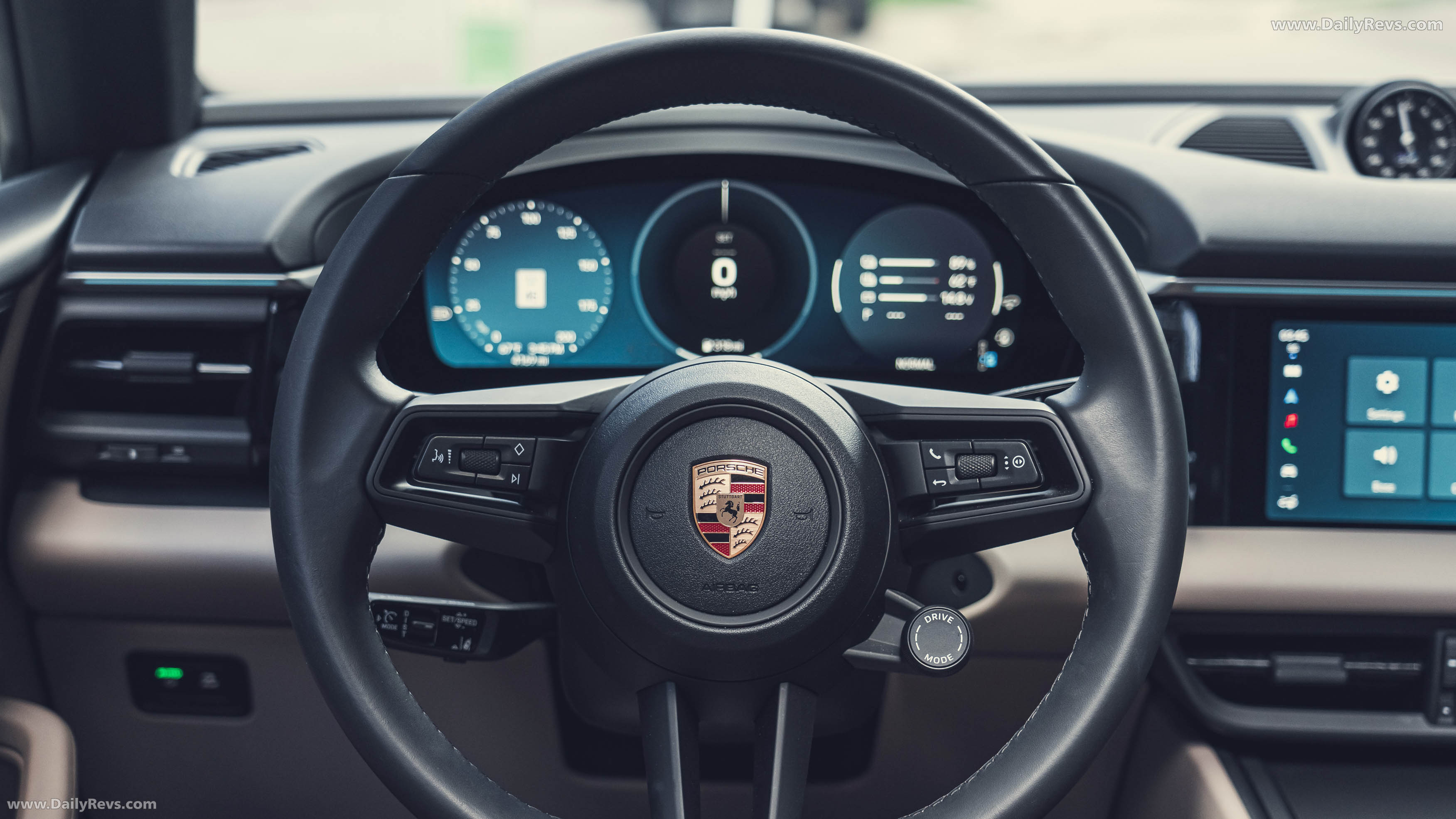 2025 Porsche Macan Gentian Blue H2 Interior