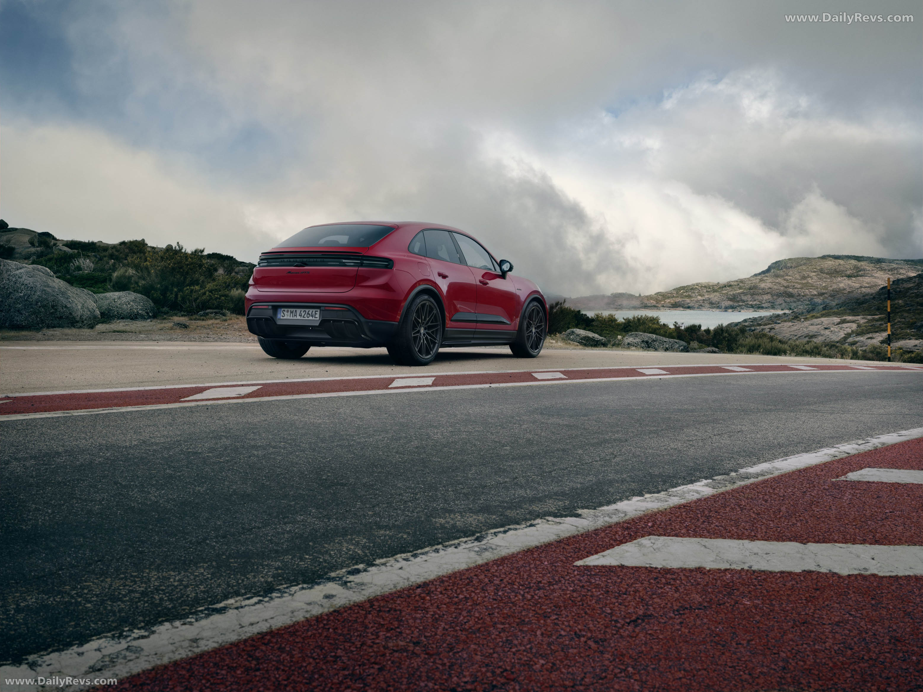 2026 Porsche Macan GTS H2 Rear View