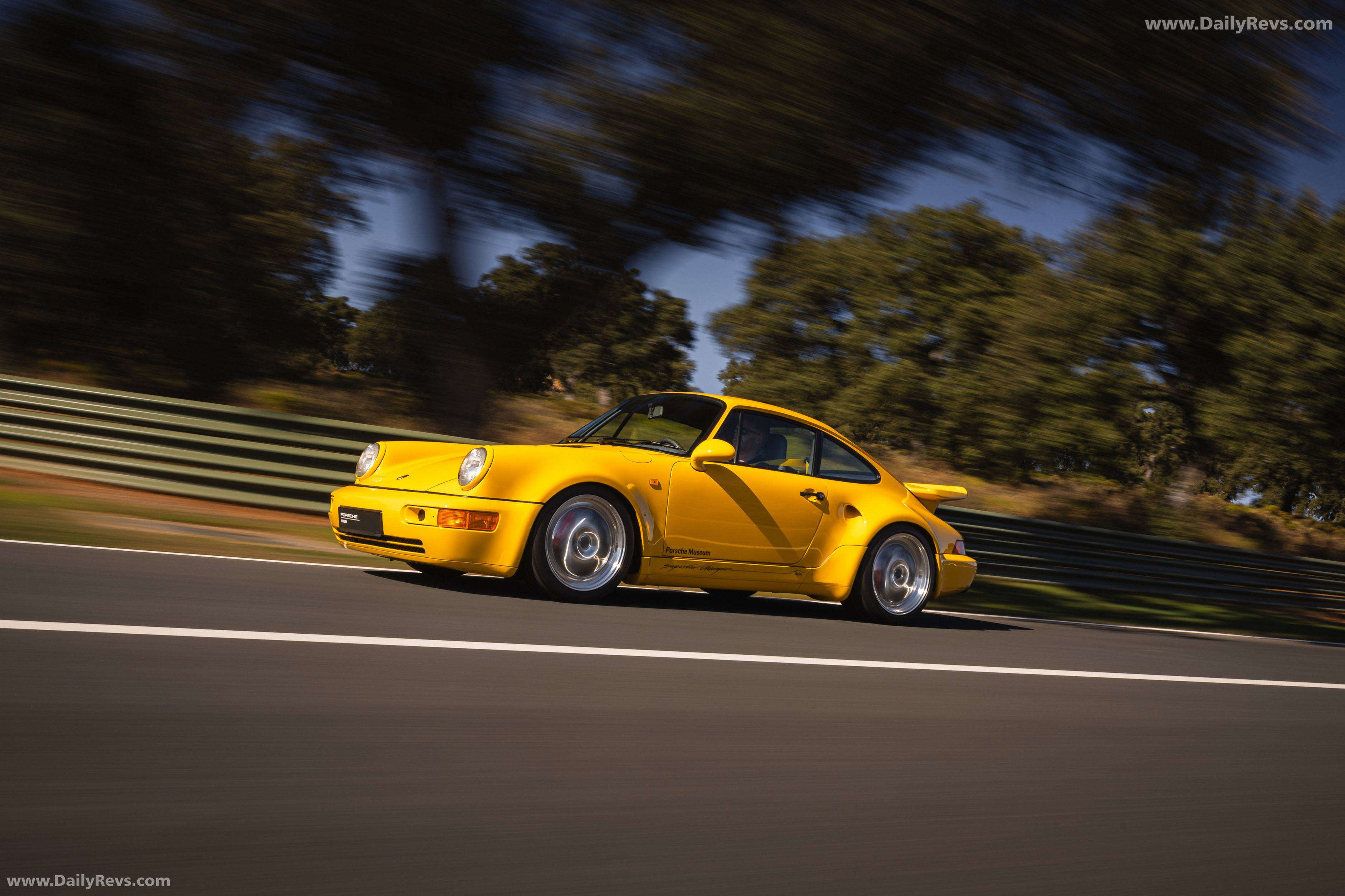 1992 Porsche 911 Turbo S 3.3 964 Side View