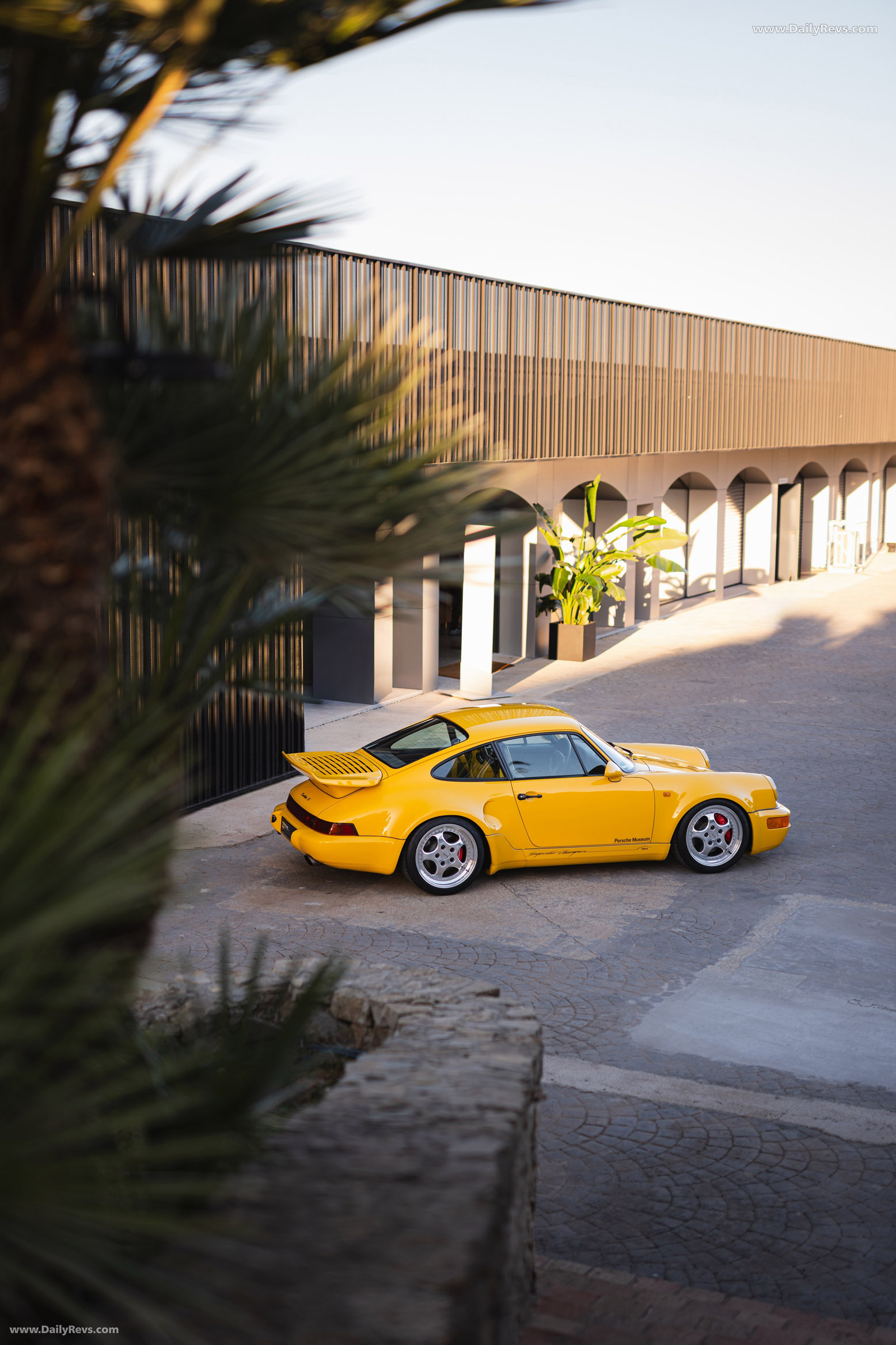1992 Porsche 911 Turbo S 3.3 964 Side View