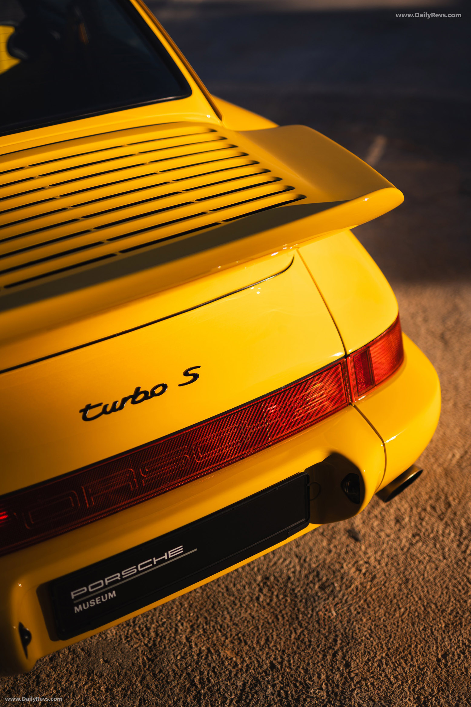 1992 Porsche 911 Turbo S 3.3 964 Exterior