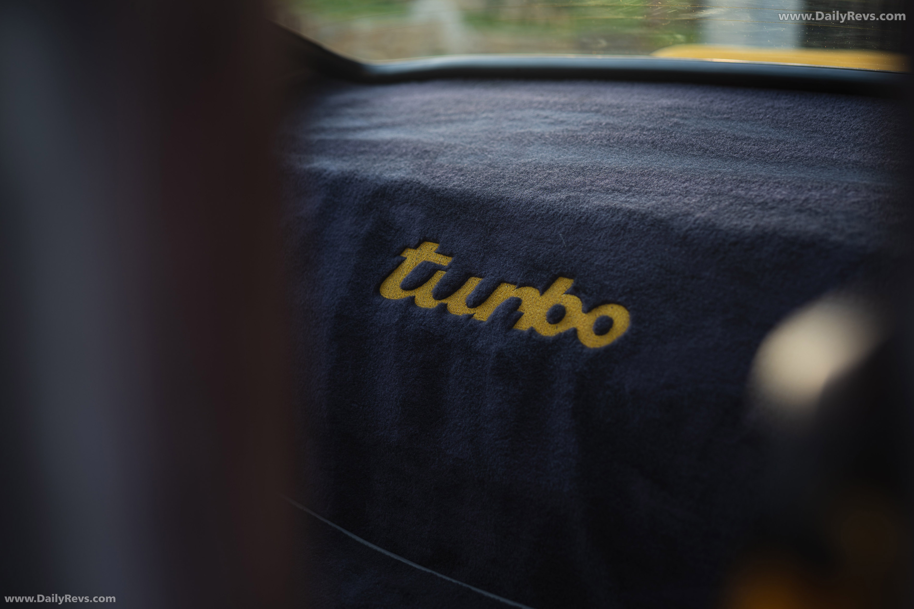 1992 Porsche 911 Turbo S 3.3 964 Interior