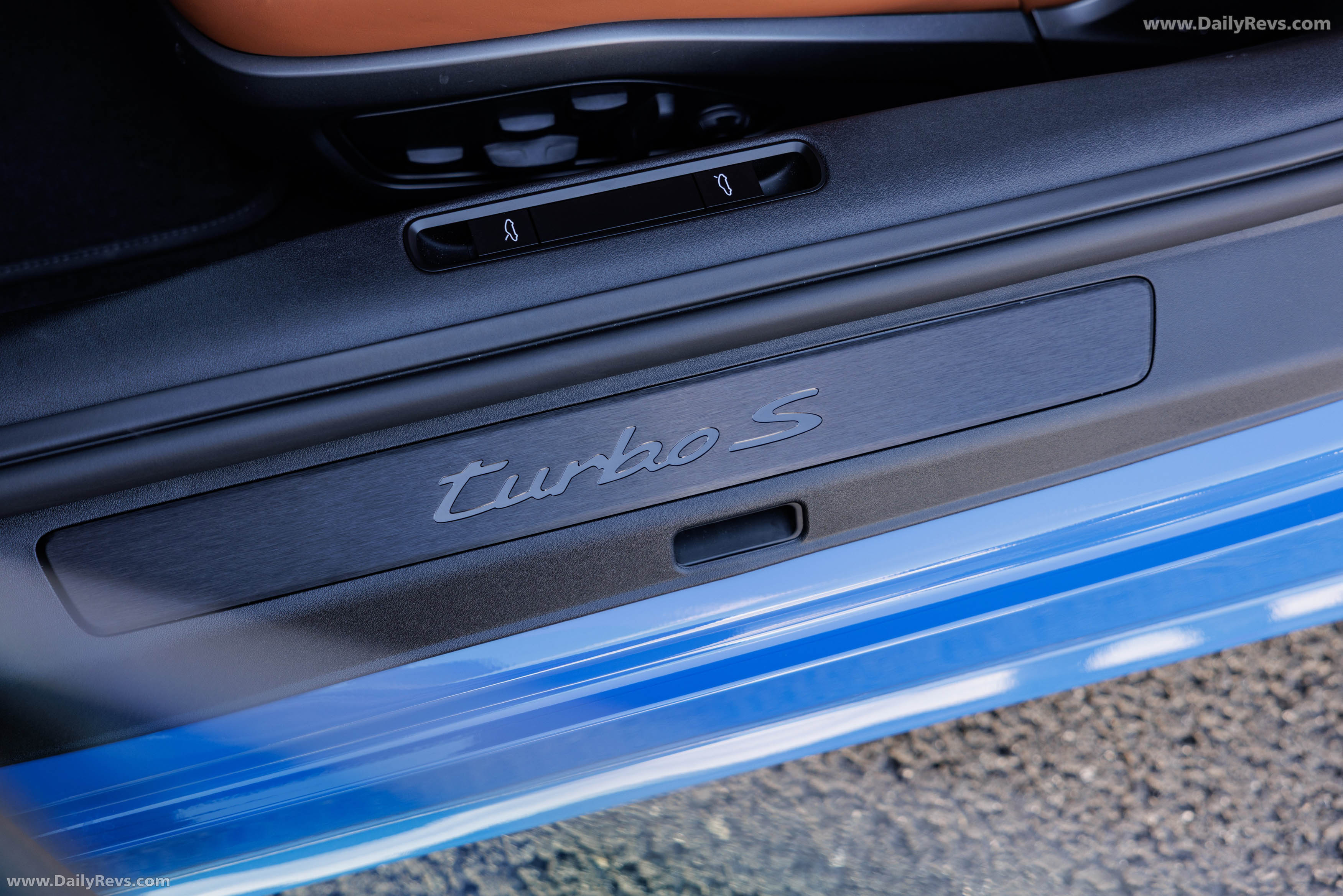 2026 Porsche 911 Turbo S 992 ll Lugano Blue Interior