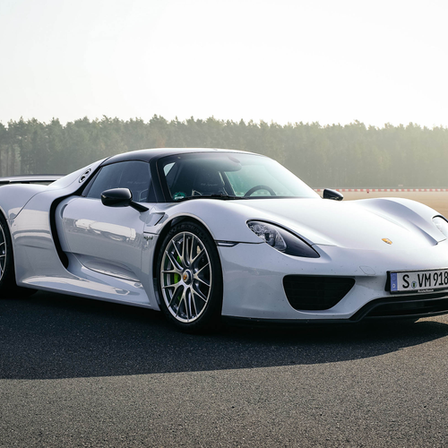 2015 Porsche 918 Spyder Front View