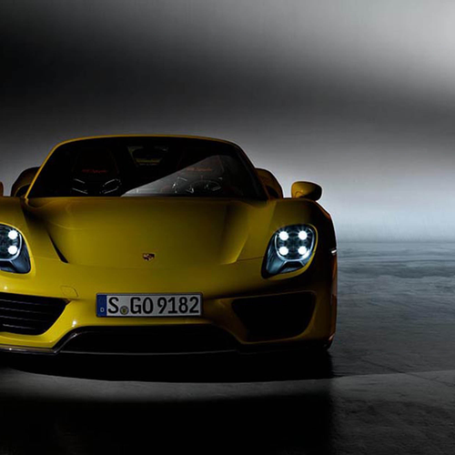 2015 Porsche 918 Spyder Front View