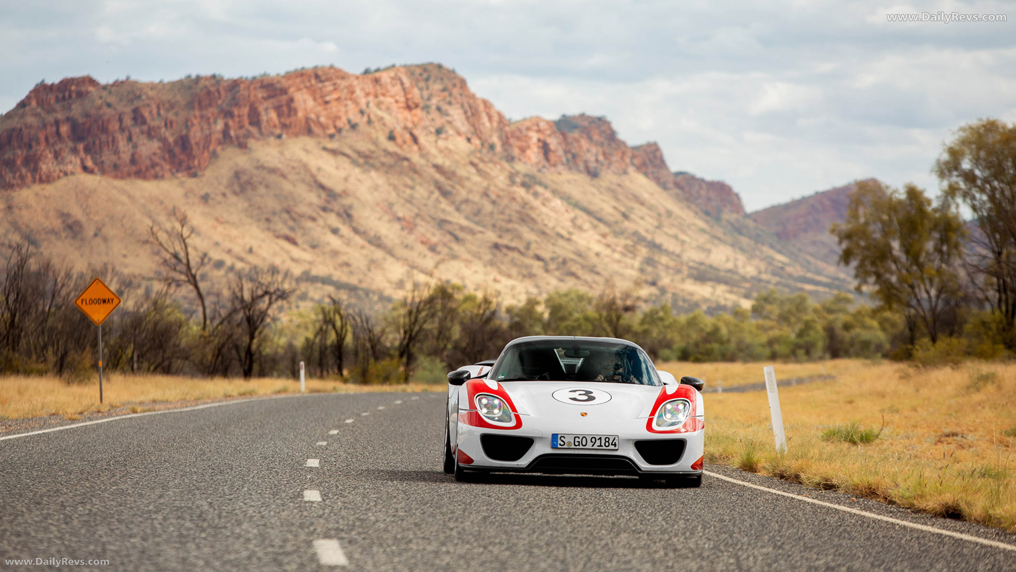 2015 Porsche 918 Spyder Front View