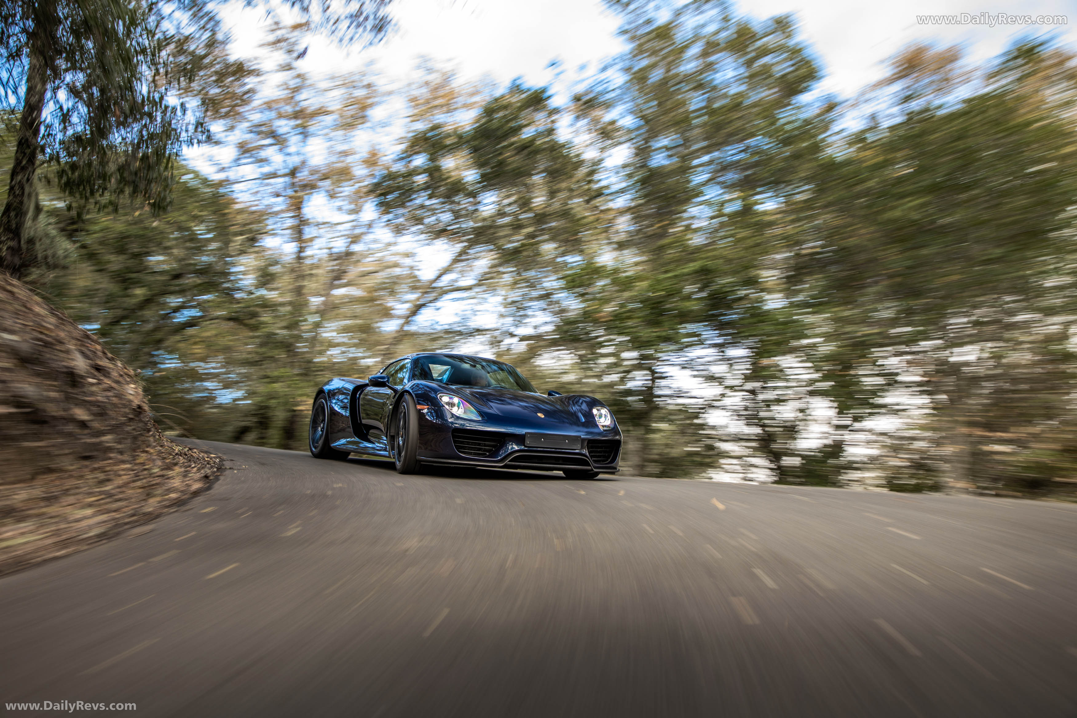 2015 Porsche 918 Spyder Front View