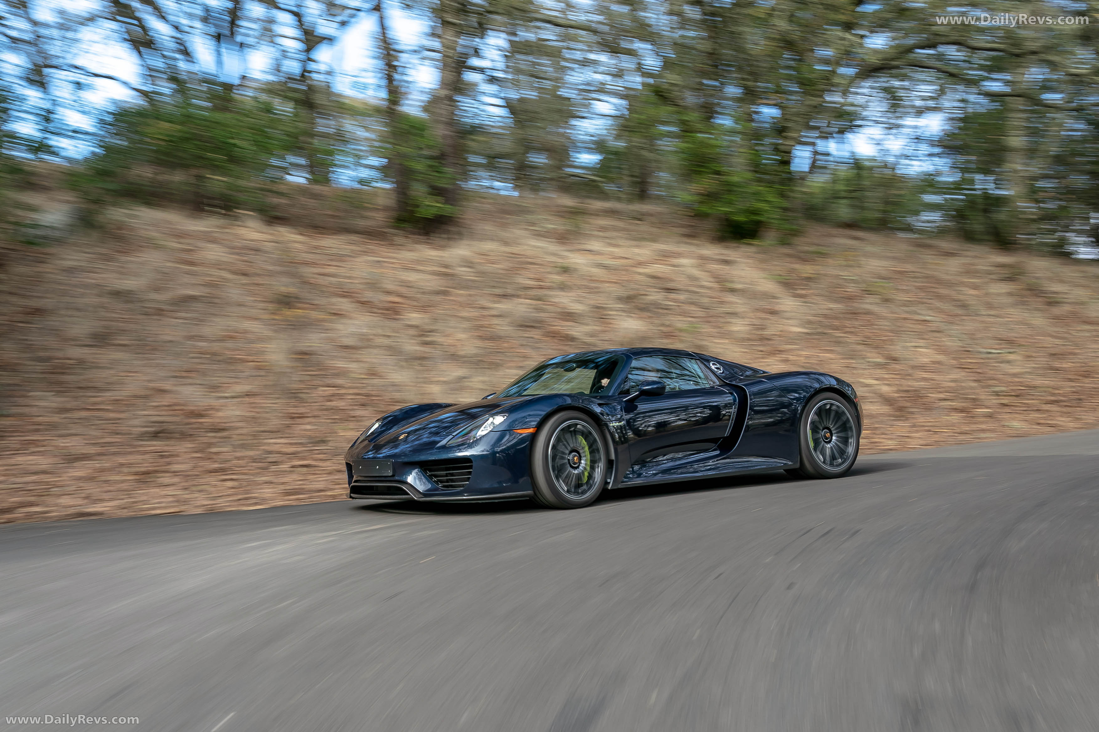 2015 Porsche 918 Spyder Front View