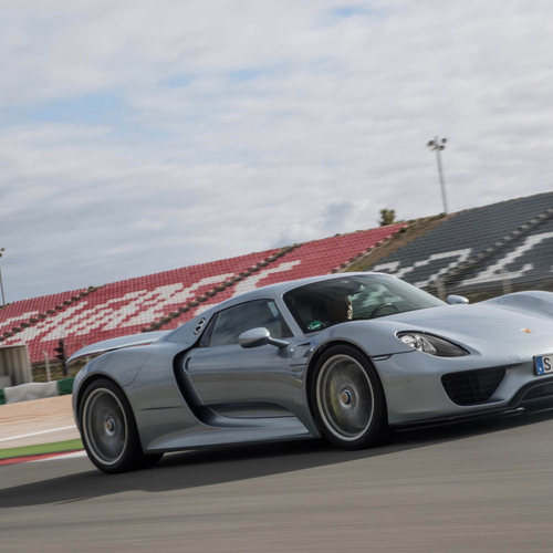 2015 Porsche 918 Spyder Front View