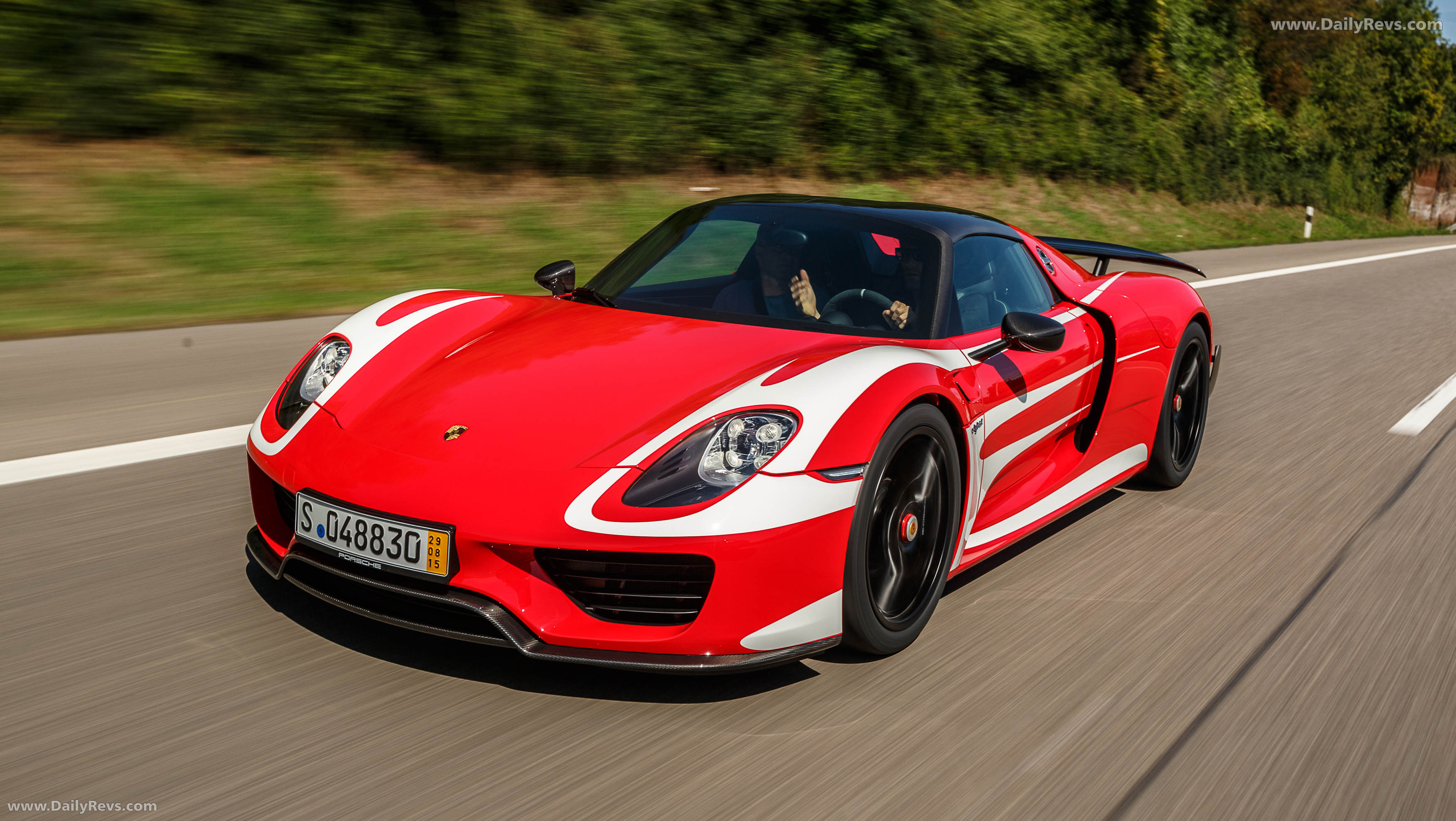 2015 Porsche 918 Spyder Front View
