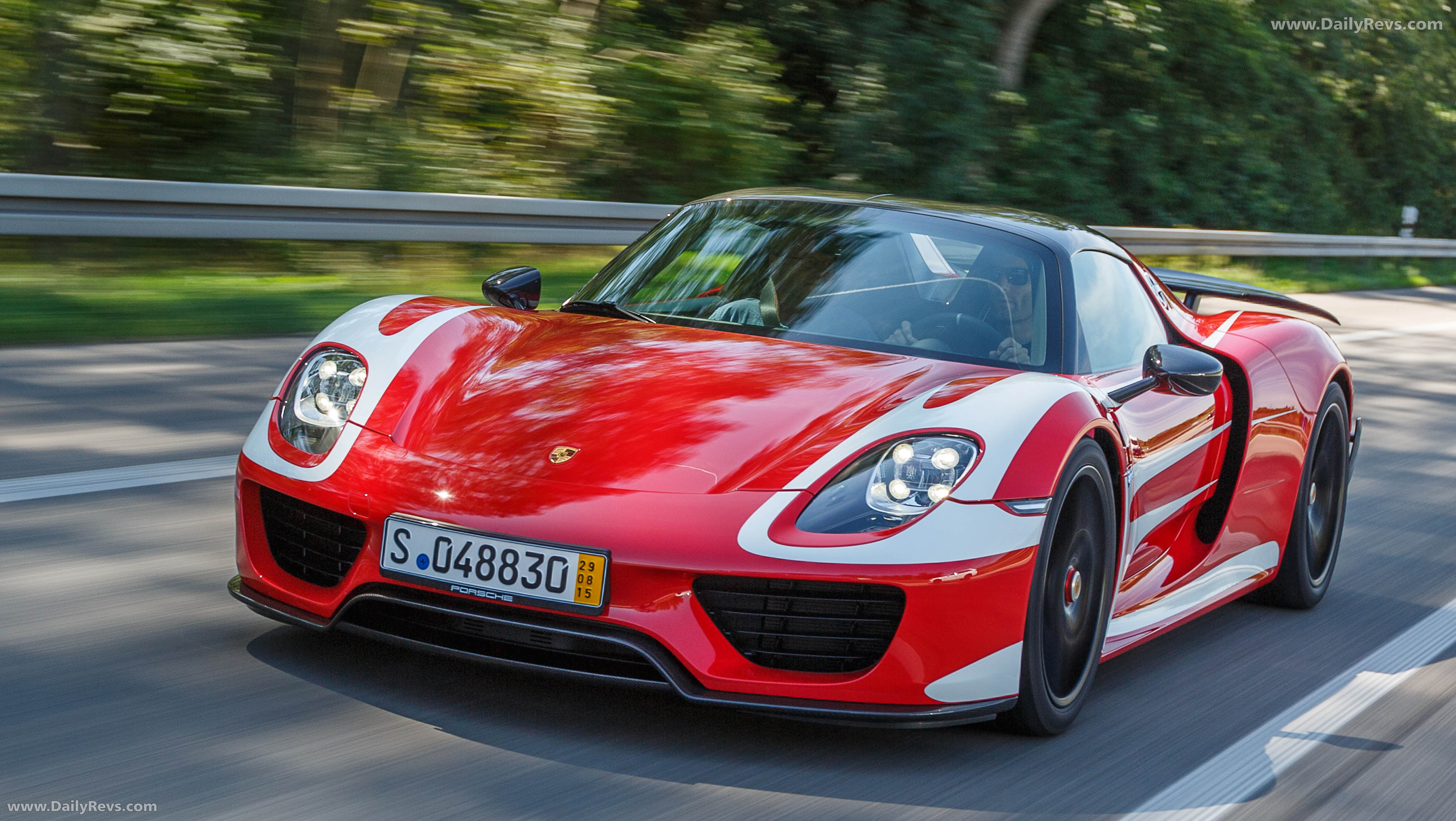 2015 Porsche 918 Spyder Front View