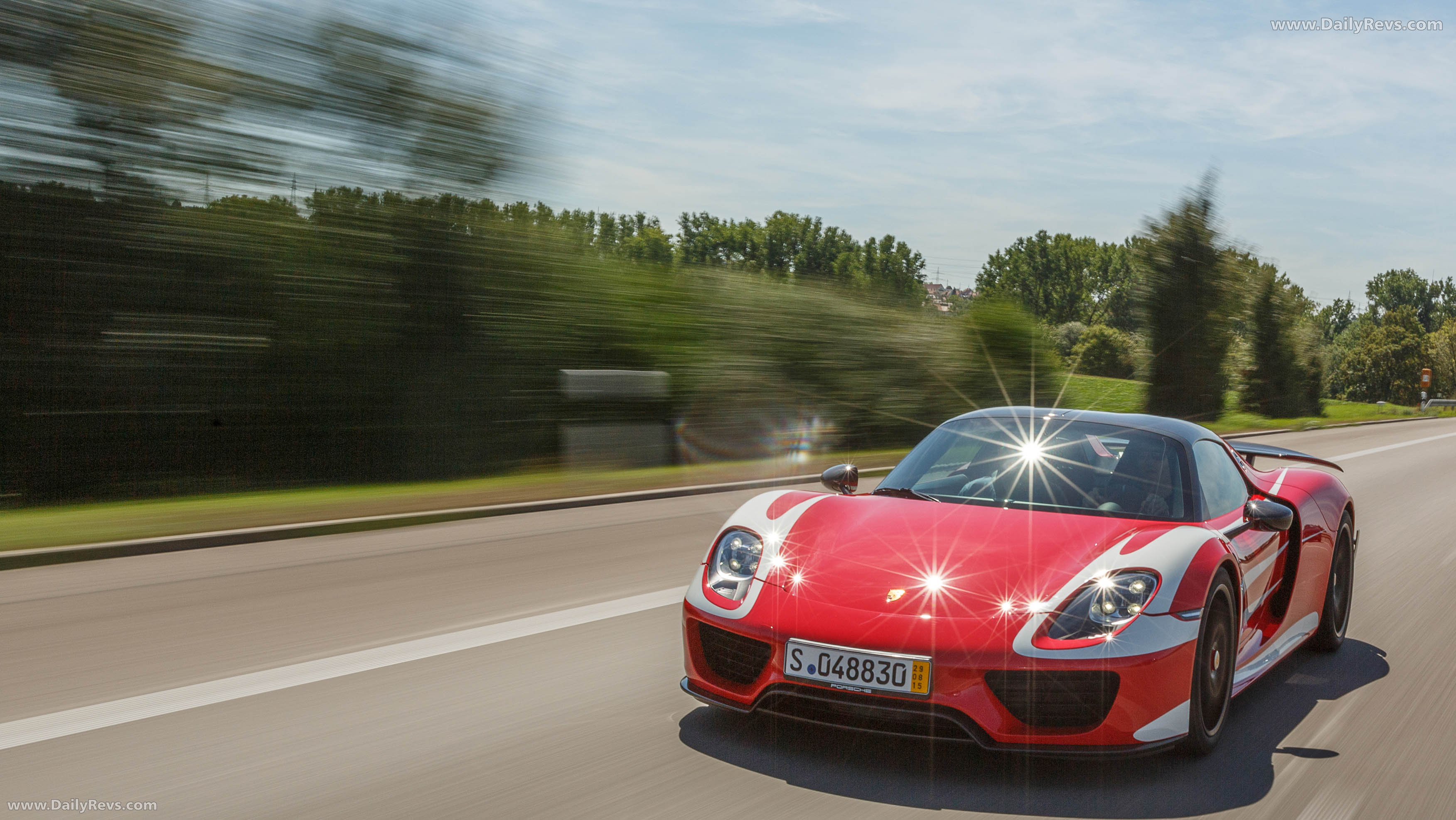 2015 Porsche 918 Spyder Front View