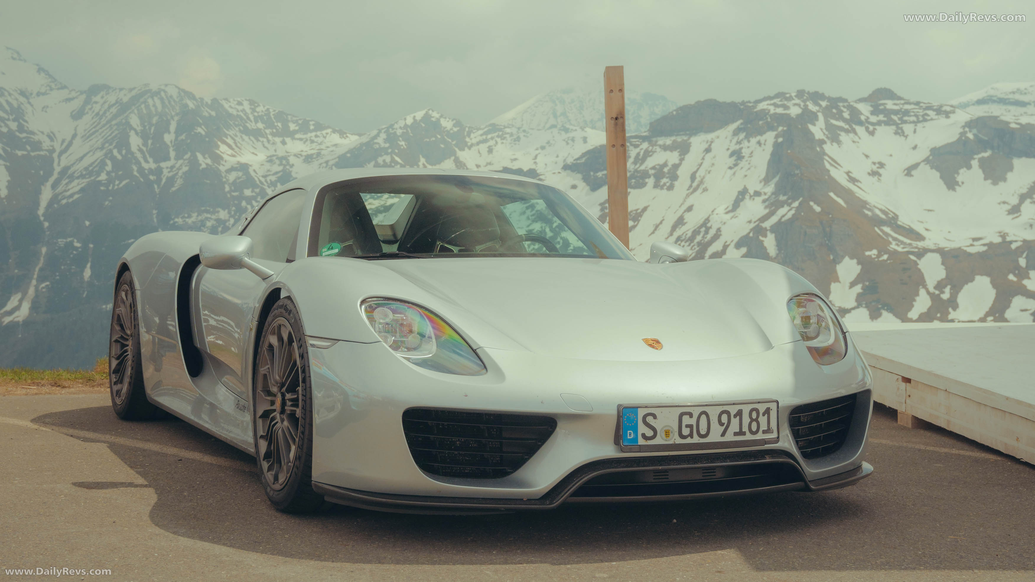 2015 Porsche 918 Spyder Front View