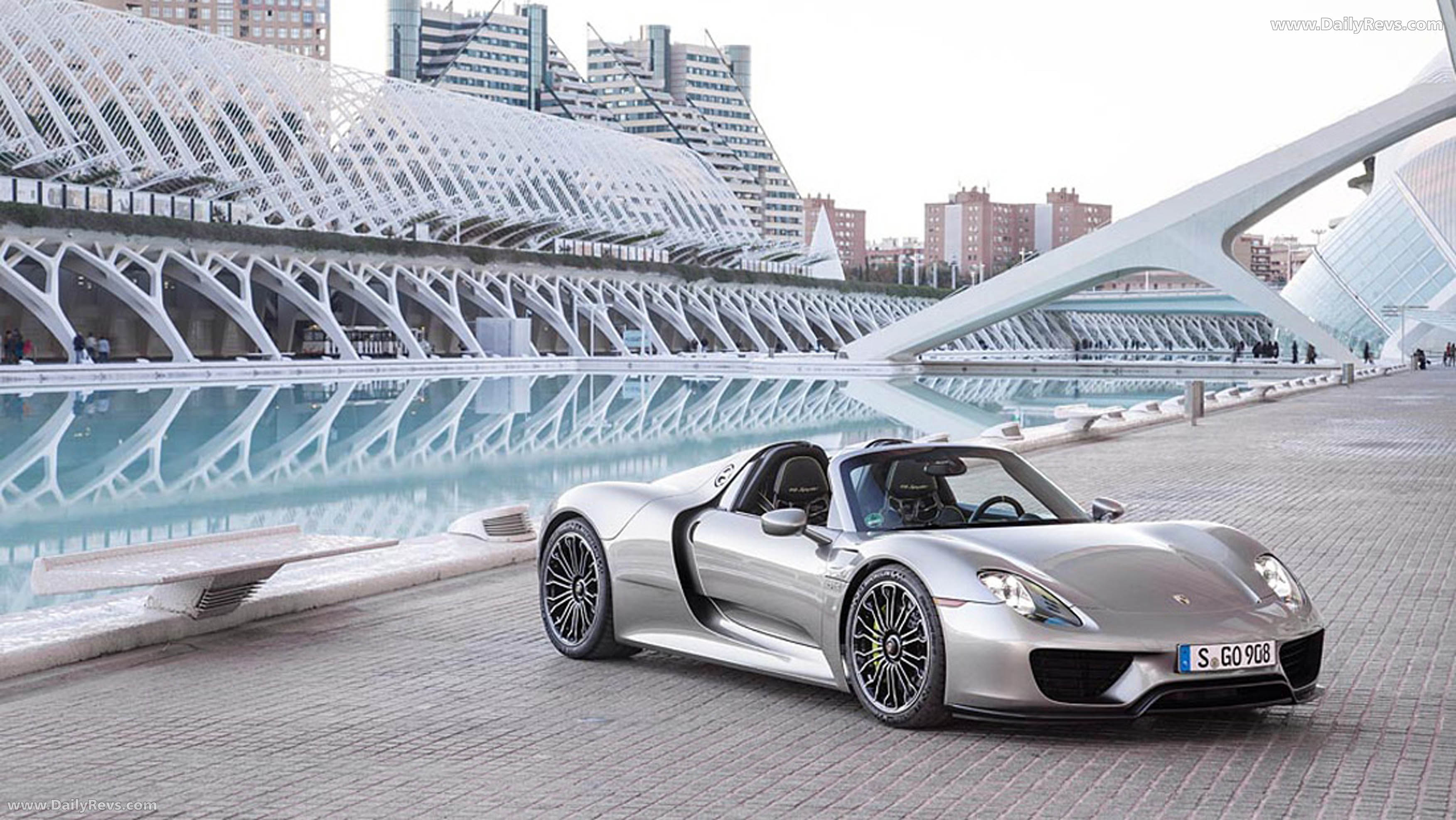2015 Porsche 918 Spyder Front View