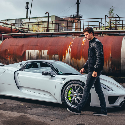 2015 Porsche 918 Spyder Front View