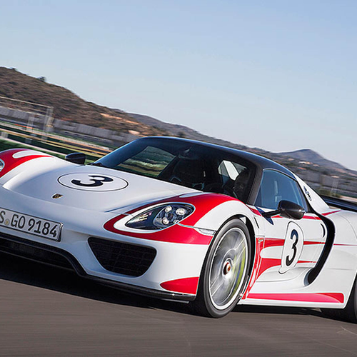 2015 Porsche 918 Spyder Front View