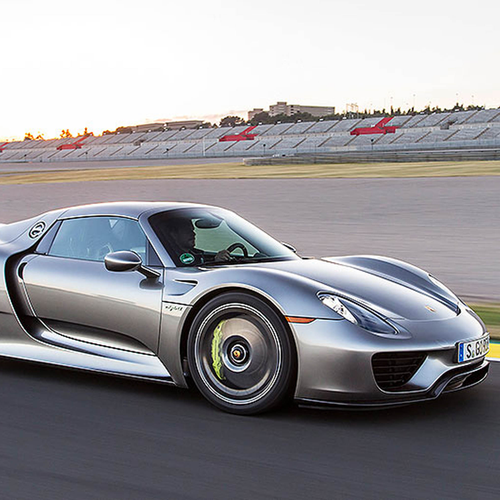 2015 Porsche 918 Spyder Front View