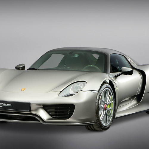 2015 Porsche 918 Spyder Front View