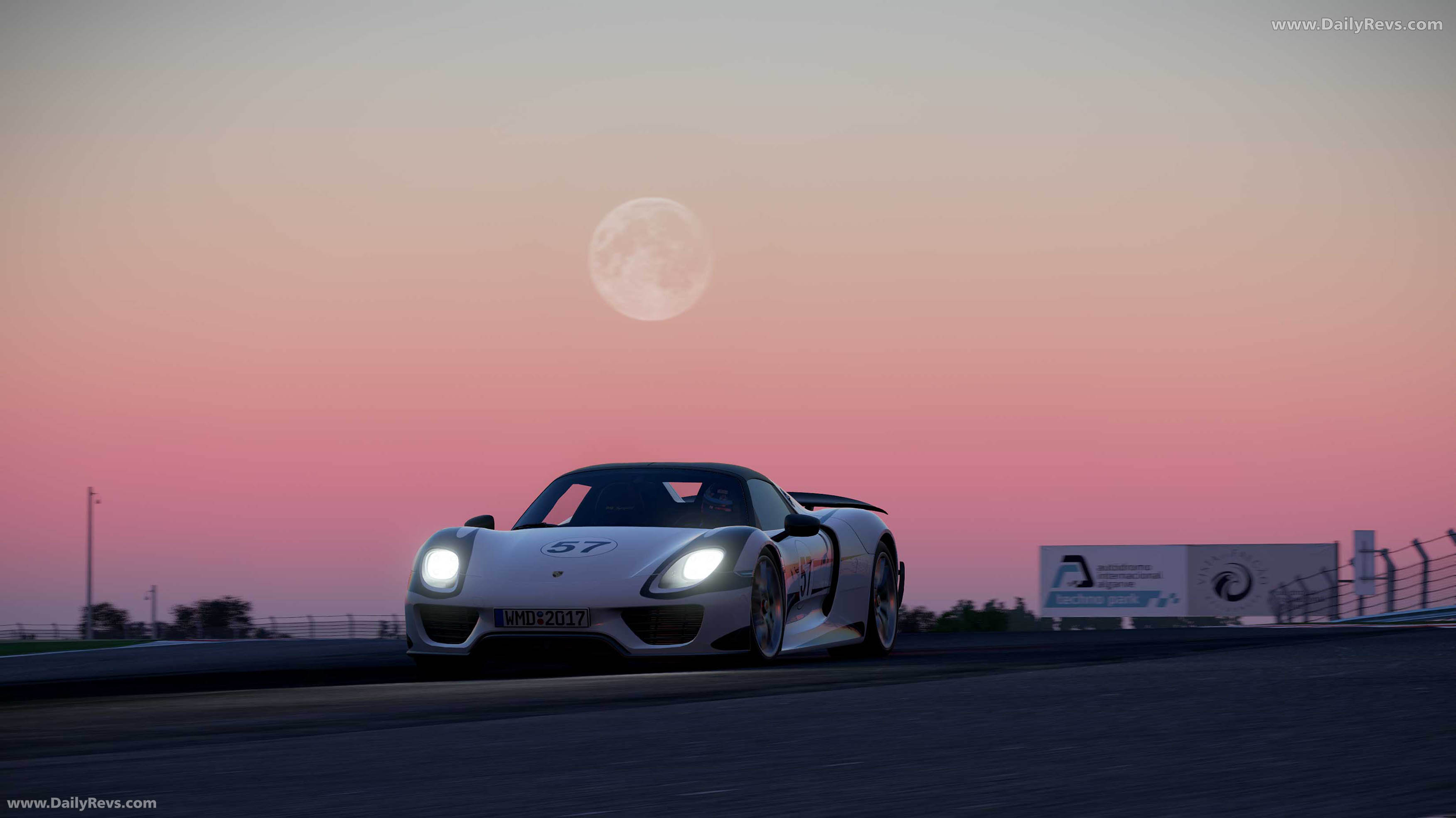 2015 Porsche 918 Spyder Front View