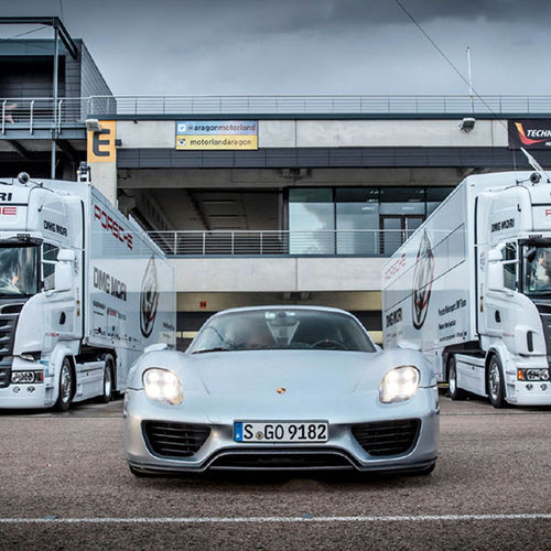 2015 Porsche 918 Spyder Front View