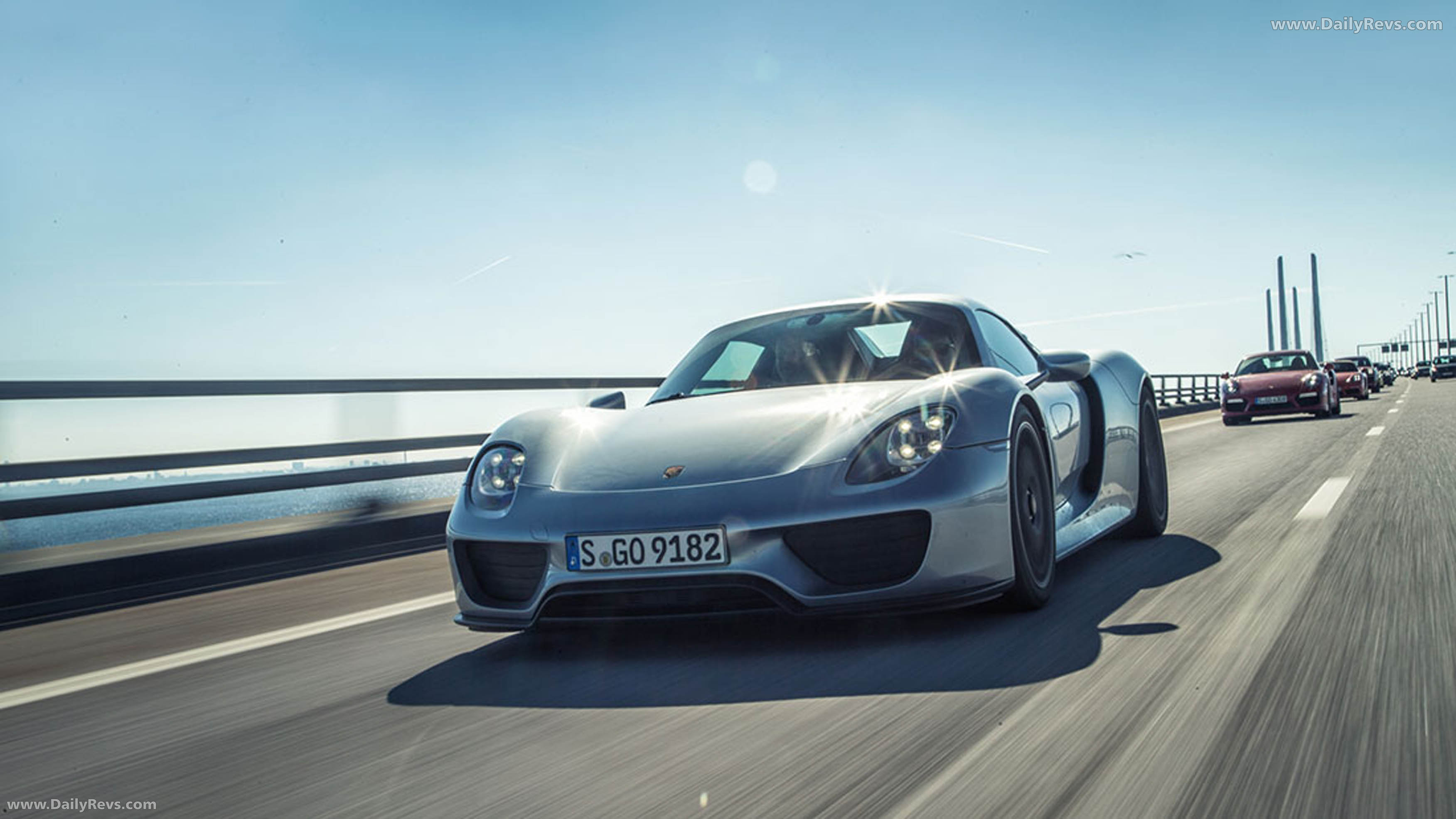 2015 Porsche 918 Spyder Front View