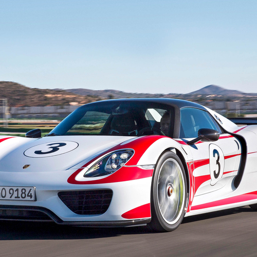 2015 Porsche 918 Spyder Front View
