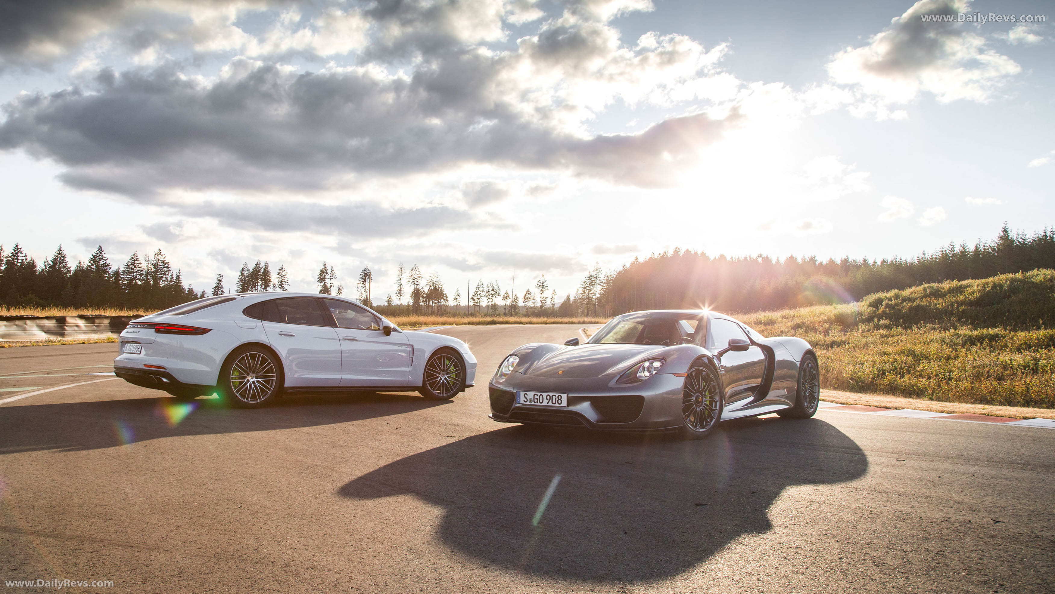 2015 Porsche 918 Spyder Front View