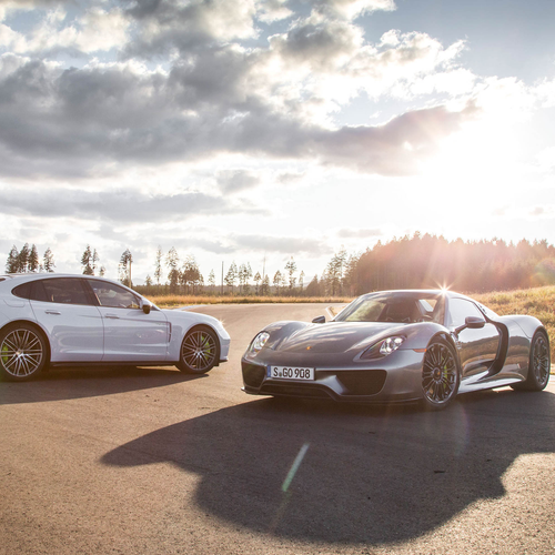 2015 Porsche 918 Spyder Front View