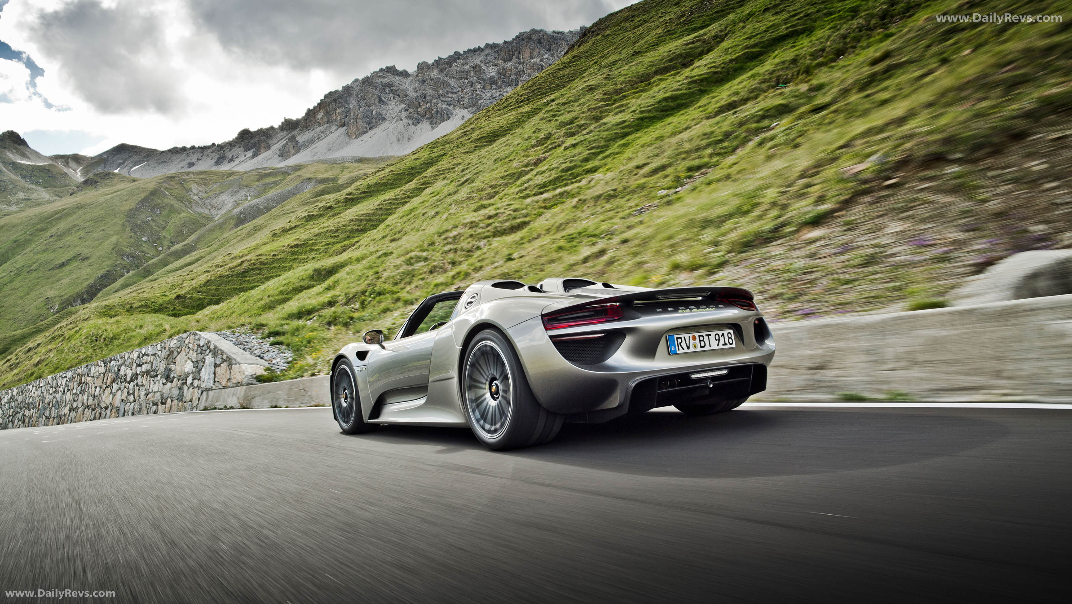 2015 Porsche 918 Spyder Rear View