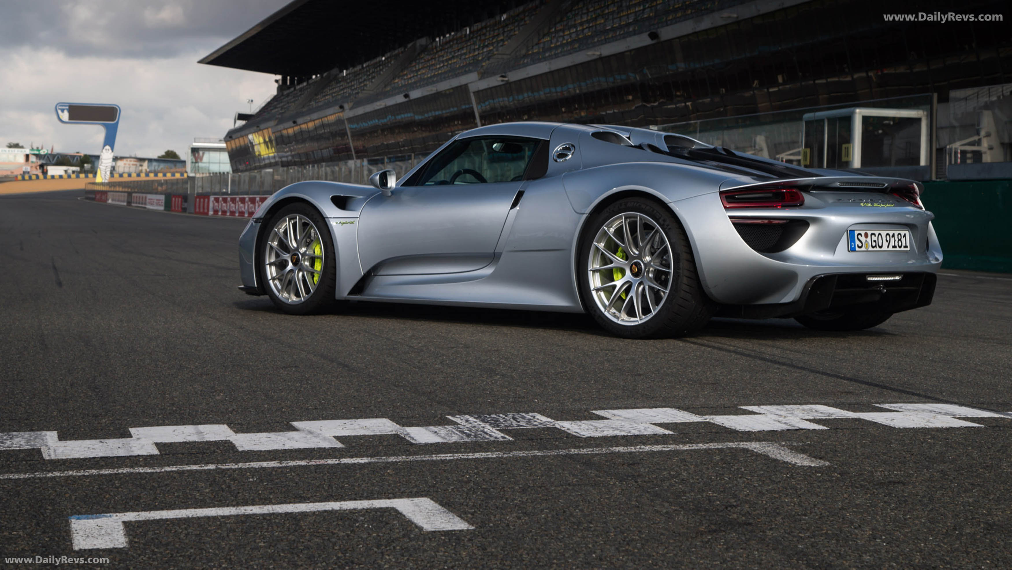2015 Porsche 918 Spyder Rear View