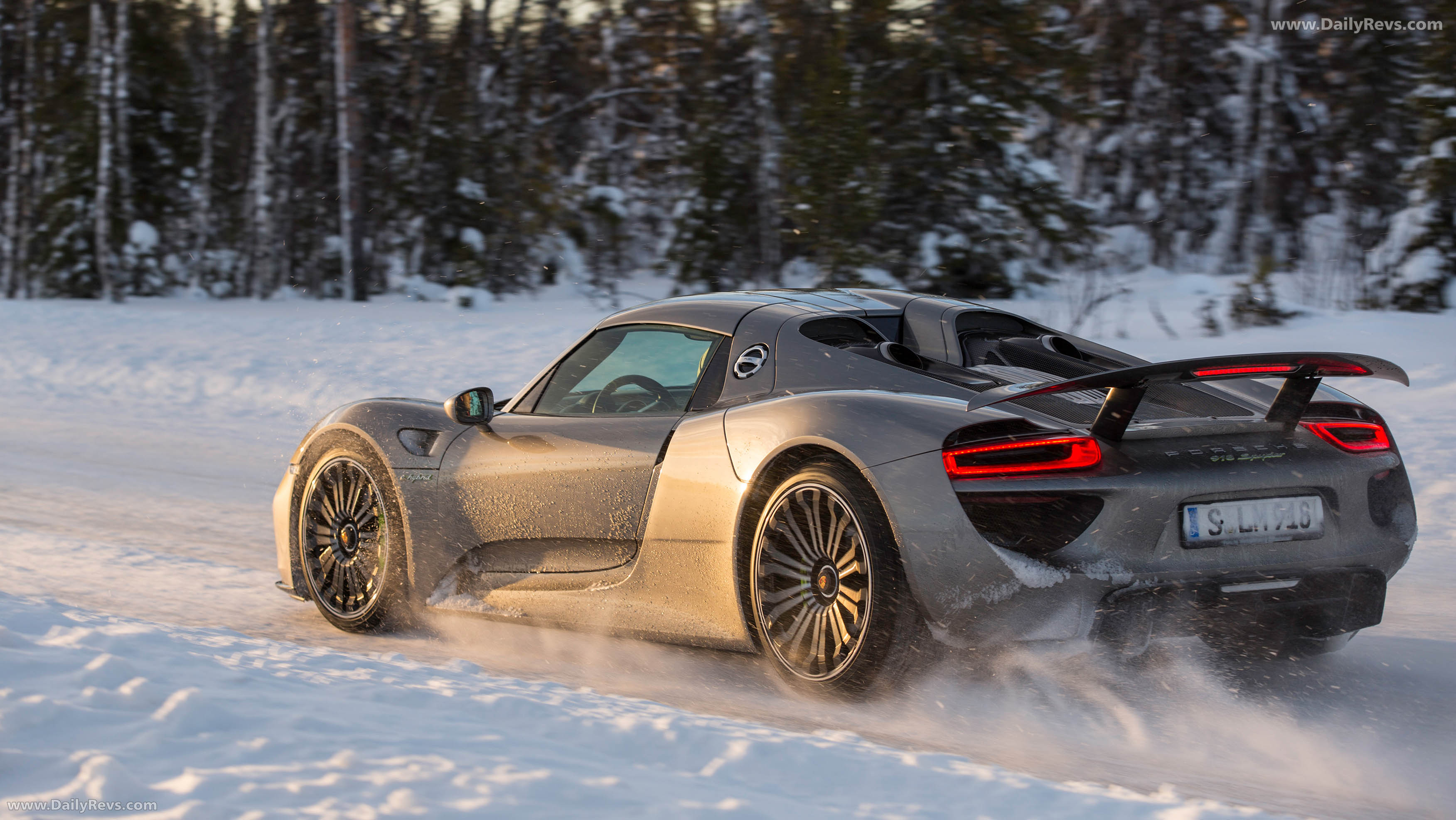 2015 Porsche 918 Spyder Rear View