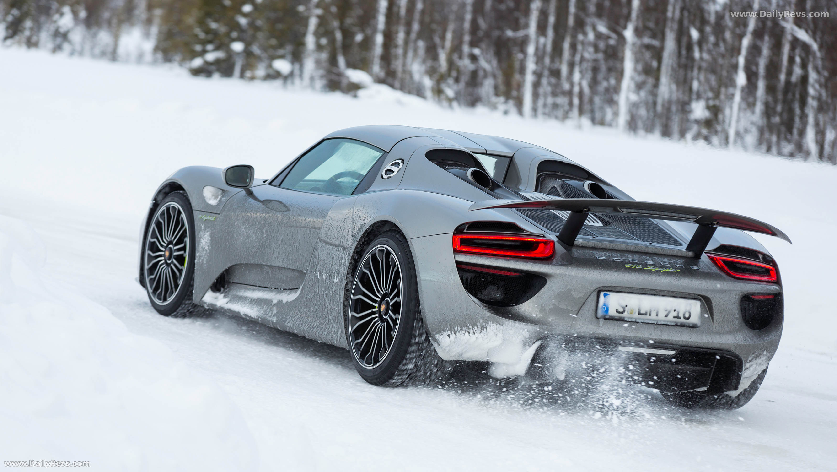 2015 Porsche 918 Spyder Rear View