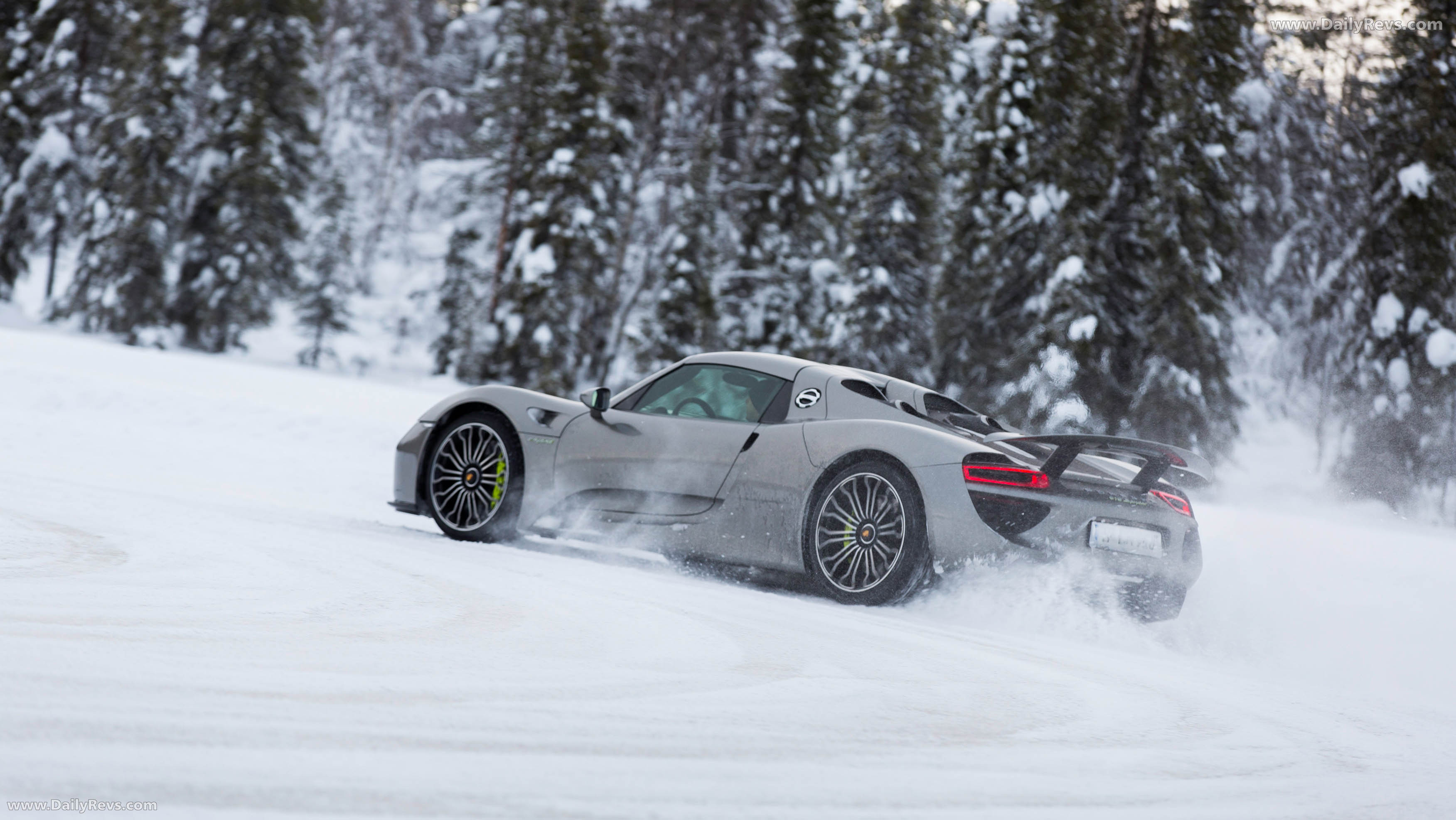 2015 Porsche 918 Spyder Rear View