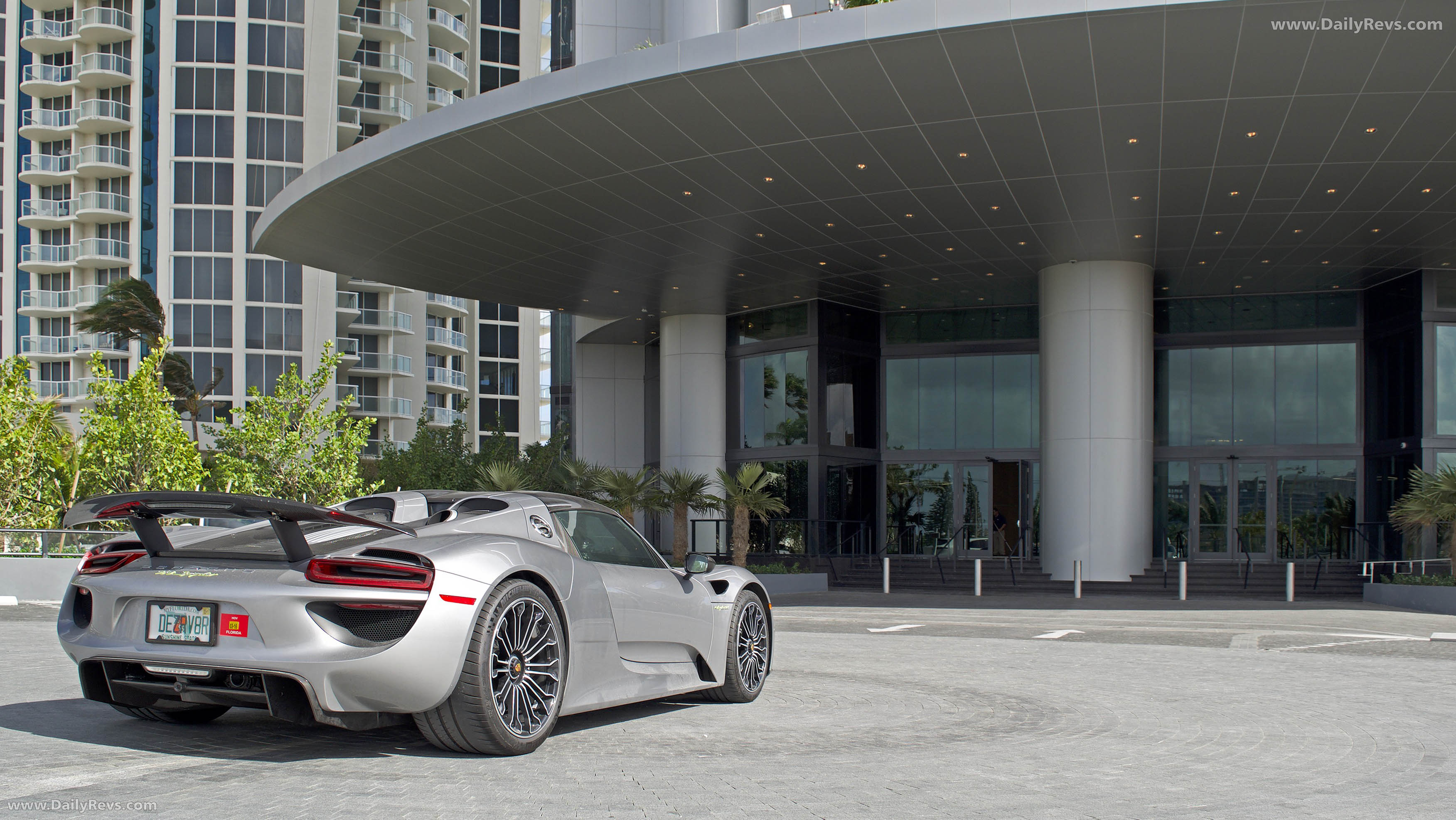 2015 Porsche 918 Spyder Rear View