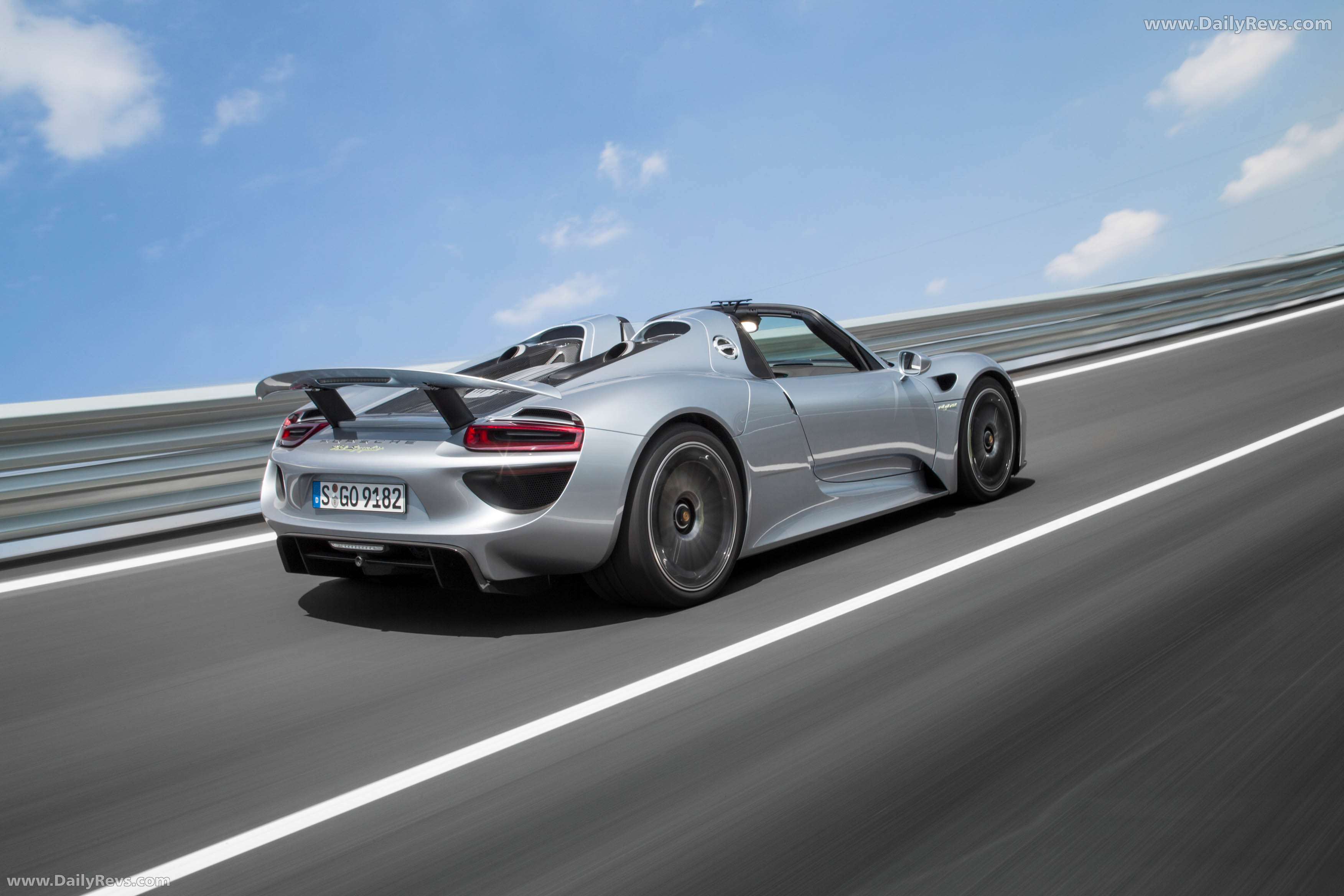 2015 Porsche 918 Spyder Rear View