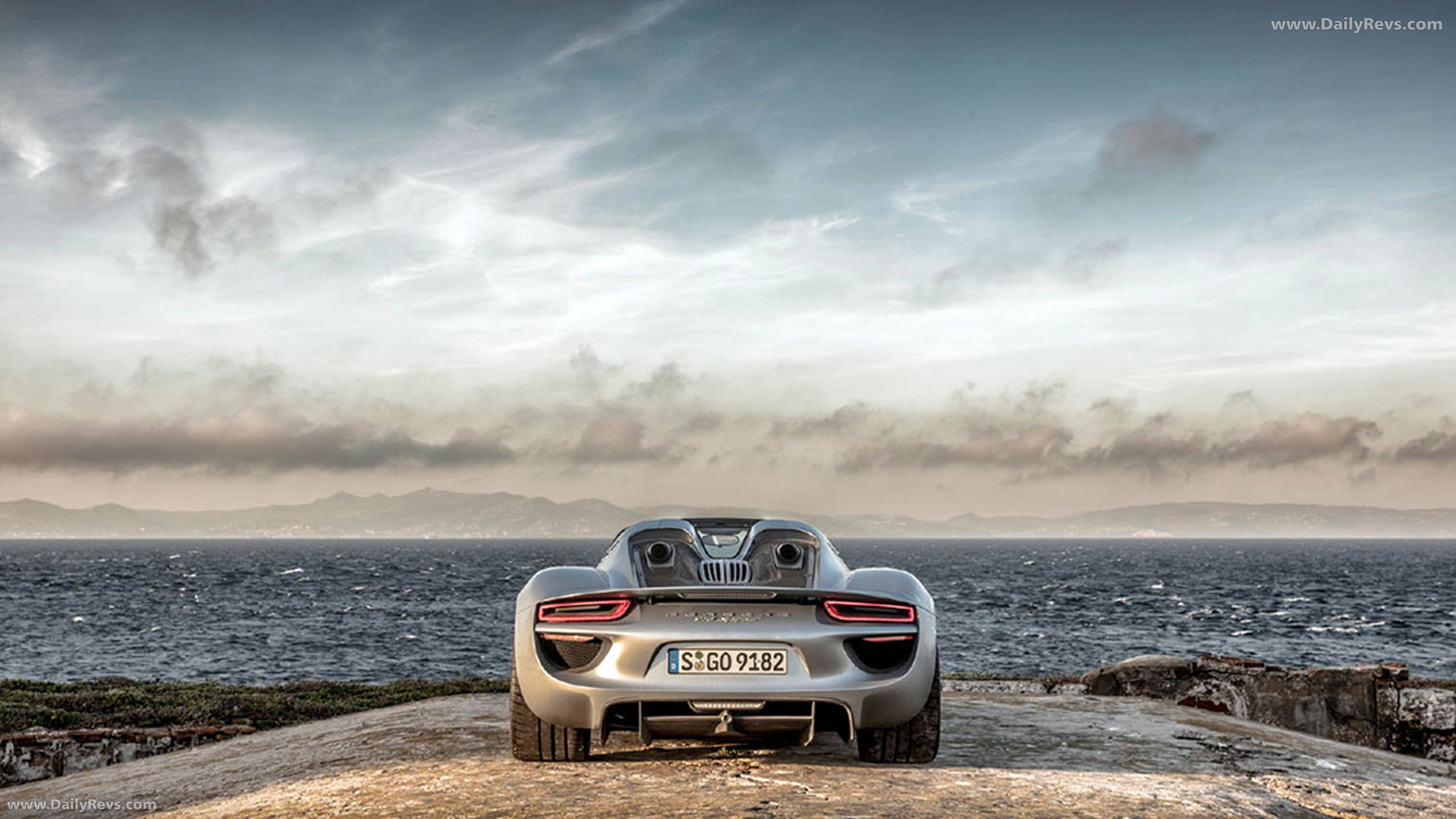 2015 Porsche 918 Spyder Rear View