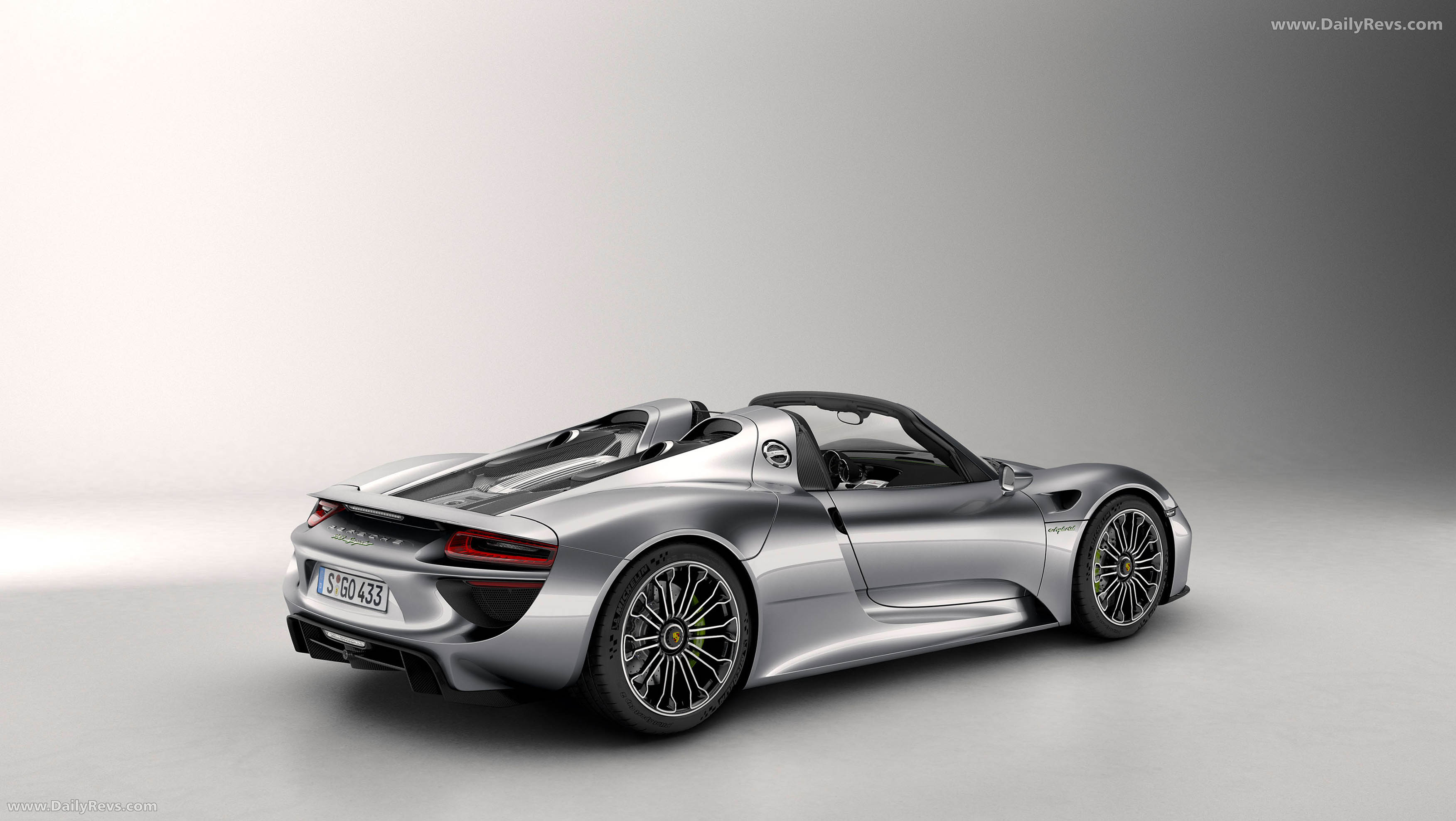 2015 Porsche 918 Spyder Rear View
