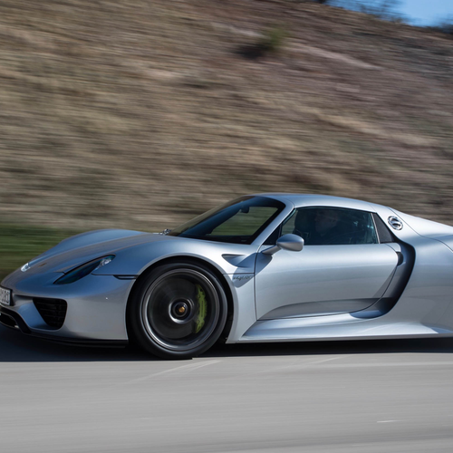 2015 Porsche 918 Spyder Side View