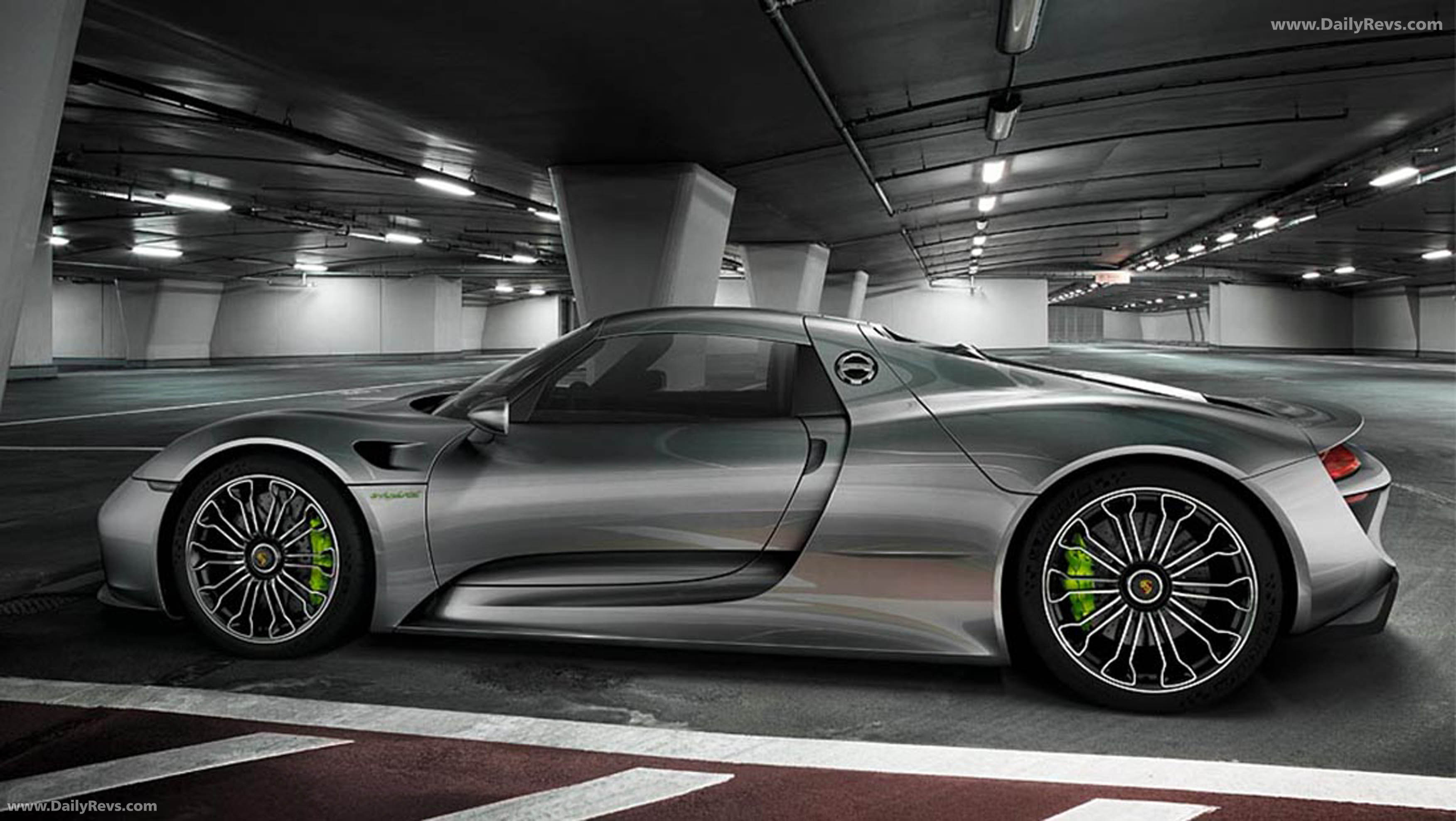 2015 Porsche 918 Spyder Side View