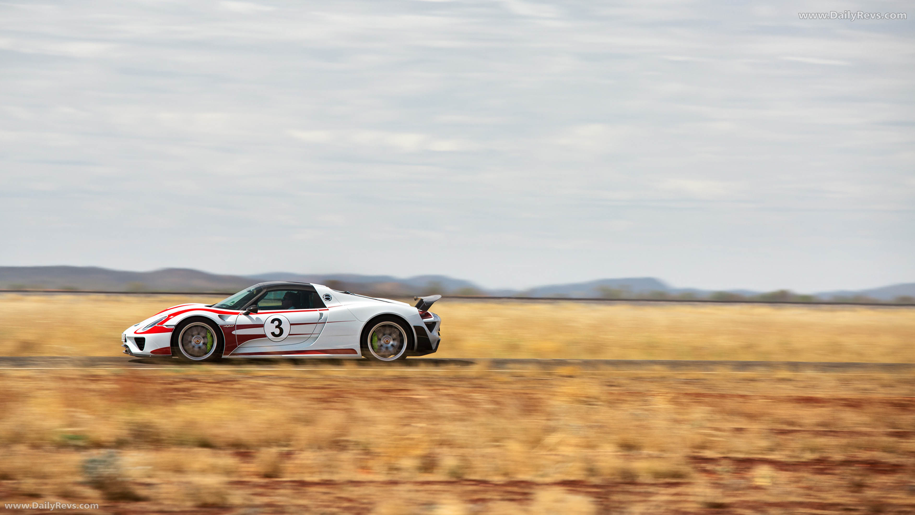 2015 Porsche 918 Spyder Side View