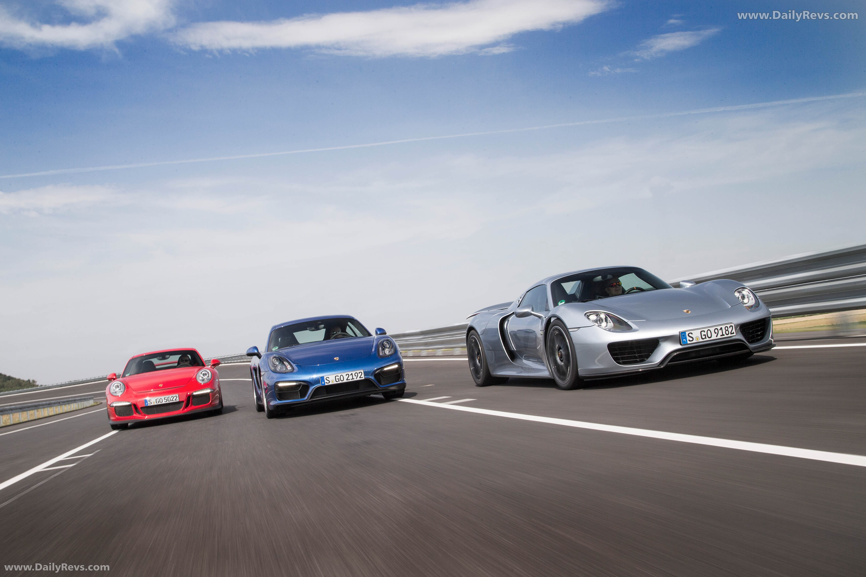 2015 Porsche 918 Spyder Front View
