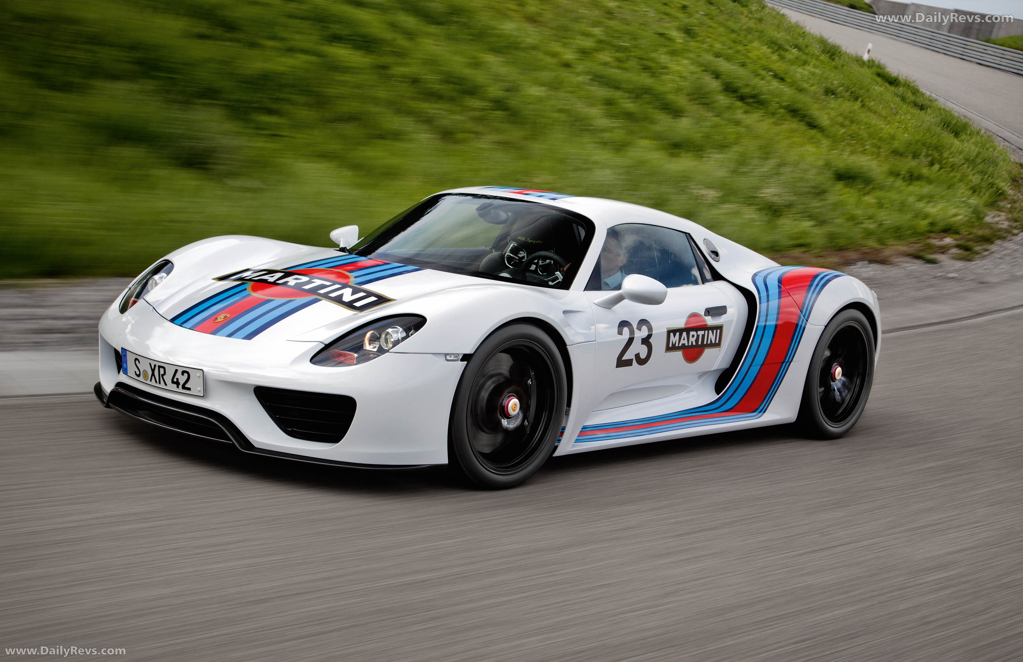 2012 Porsche 918 Spyder Prototype Front View