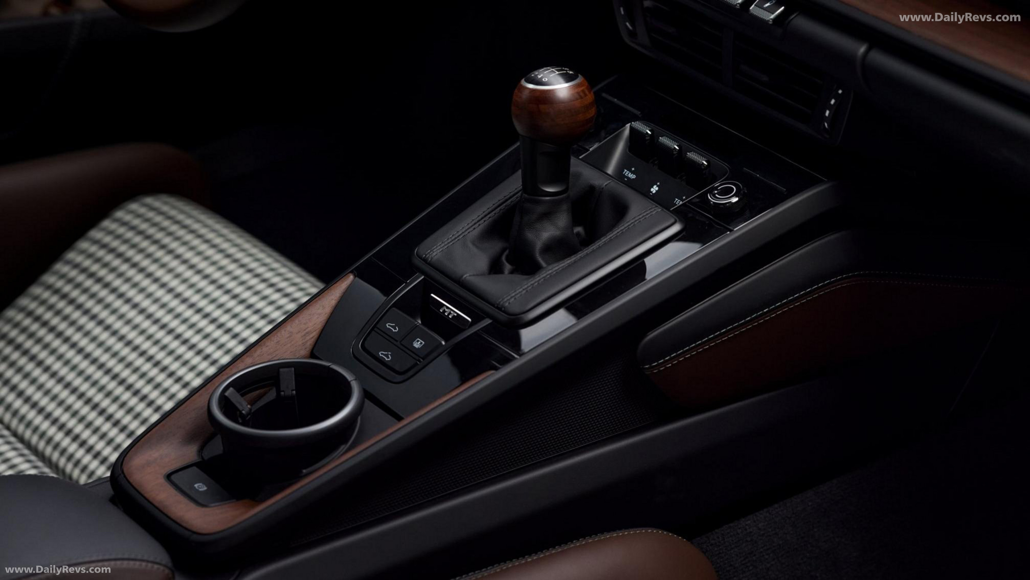 2025 Porsche 911 Carrera T Formosa 992 ll Interior