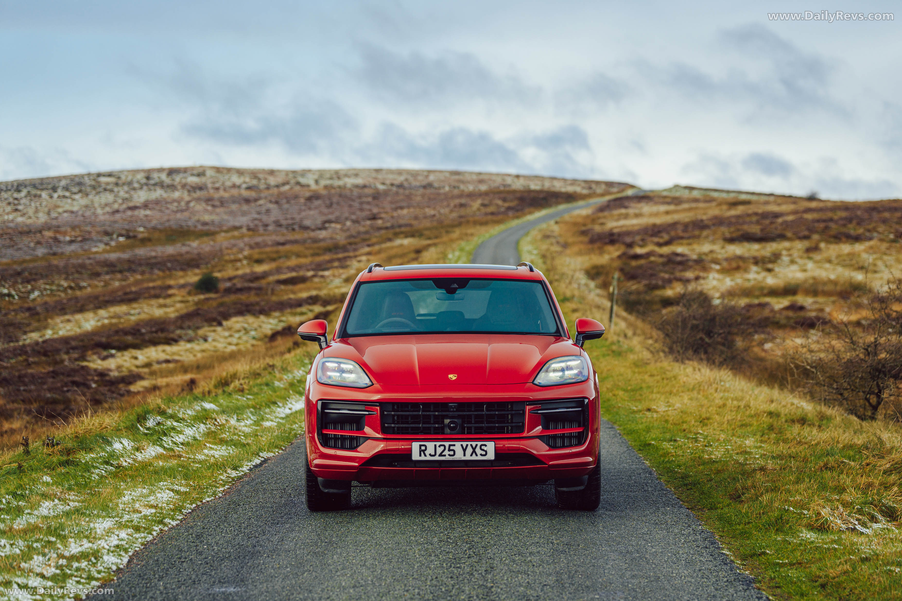 2025 Porsche Cayenne GTS 9Y0.2 UK Version Front View