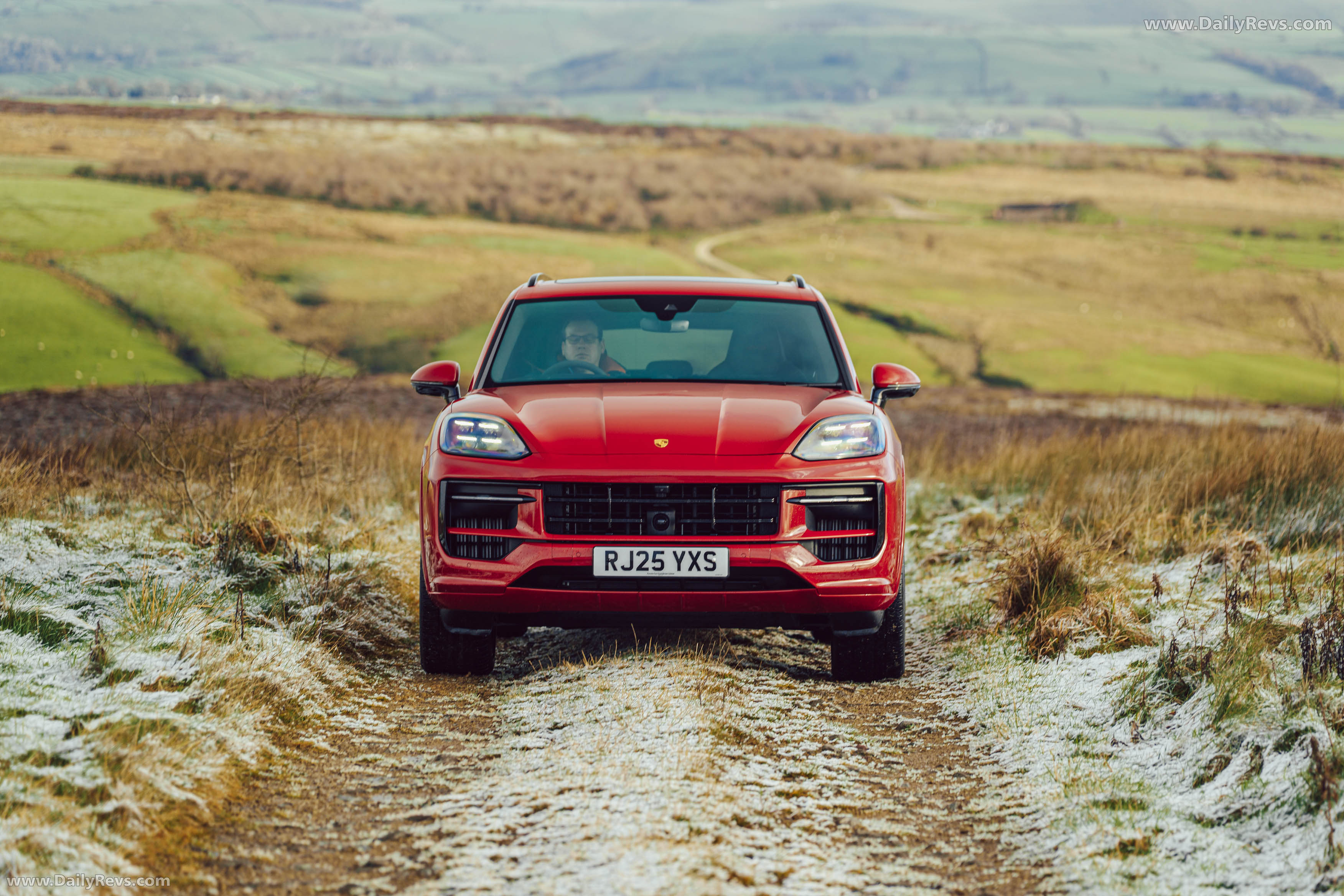 2025 Porsche Cayenne GTS 9Y0.2 UK Version Front View
