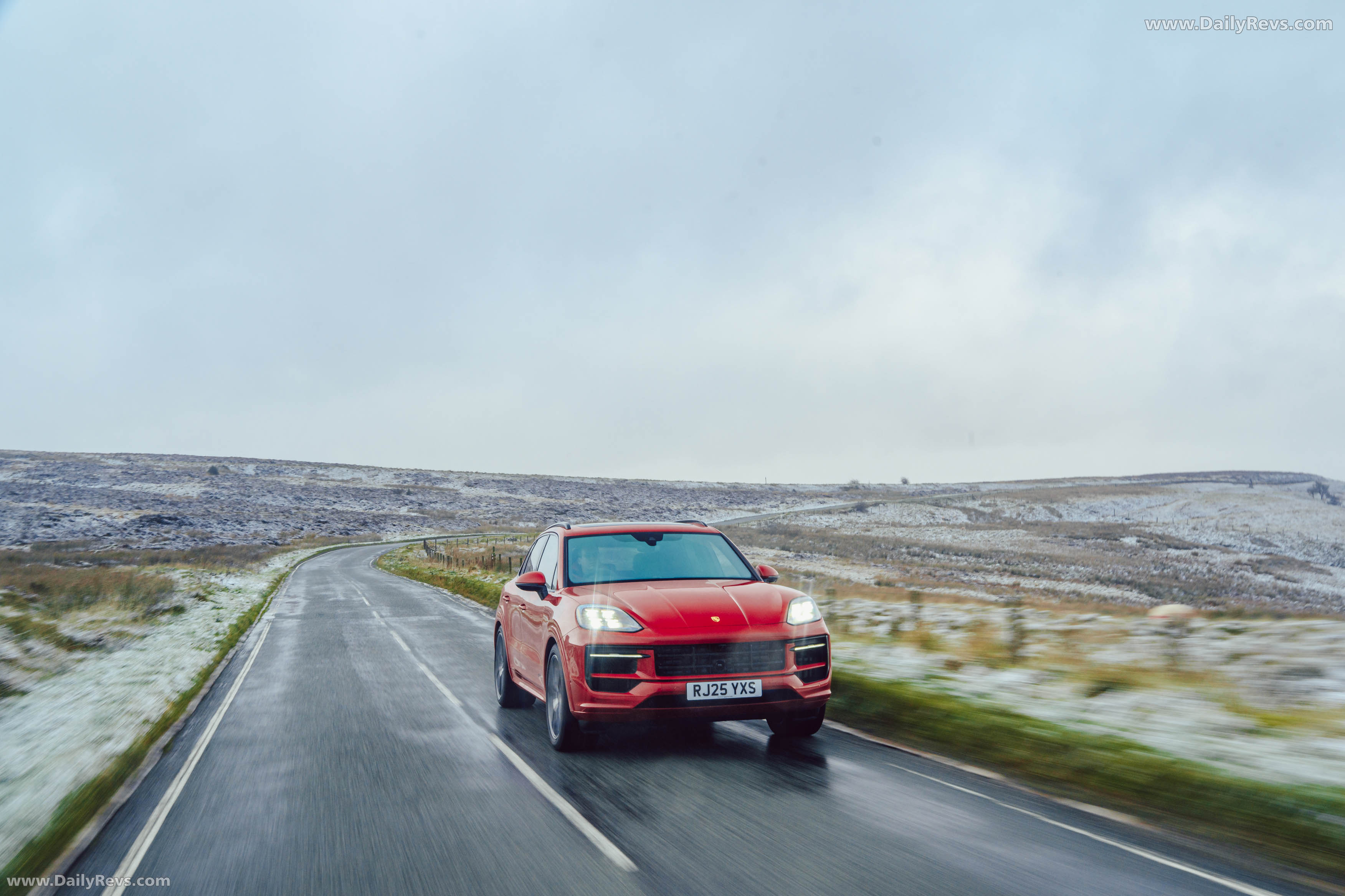 2025 Porsche Cayenne GTS 9Y0.2 UK Version Front View
