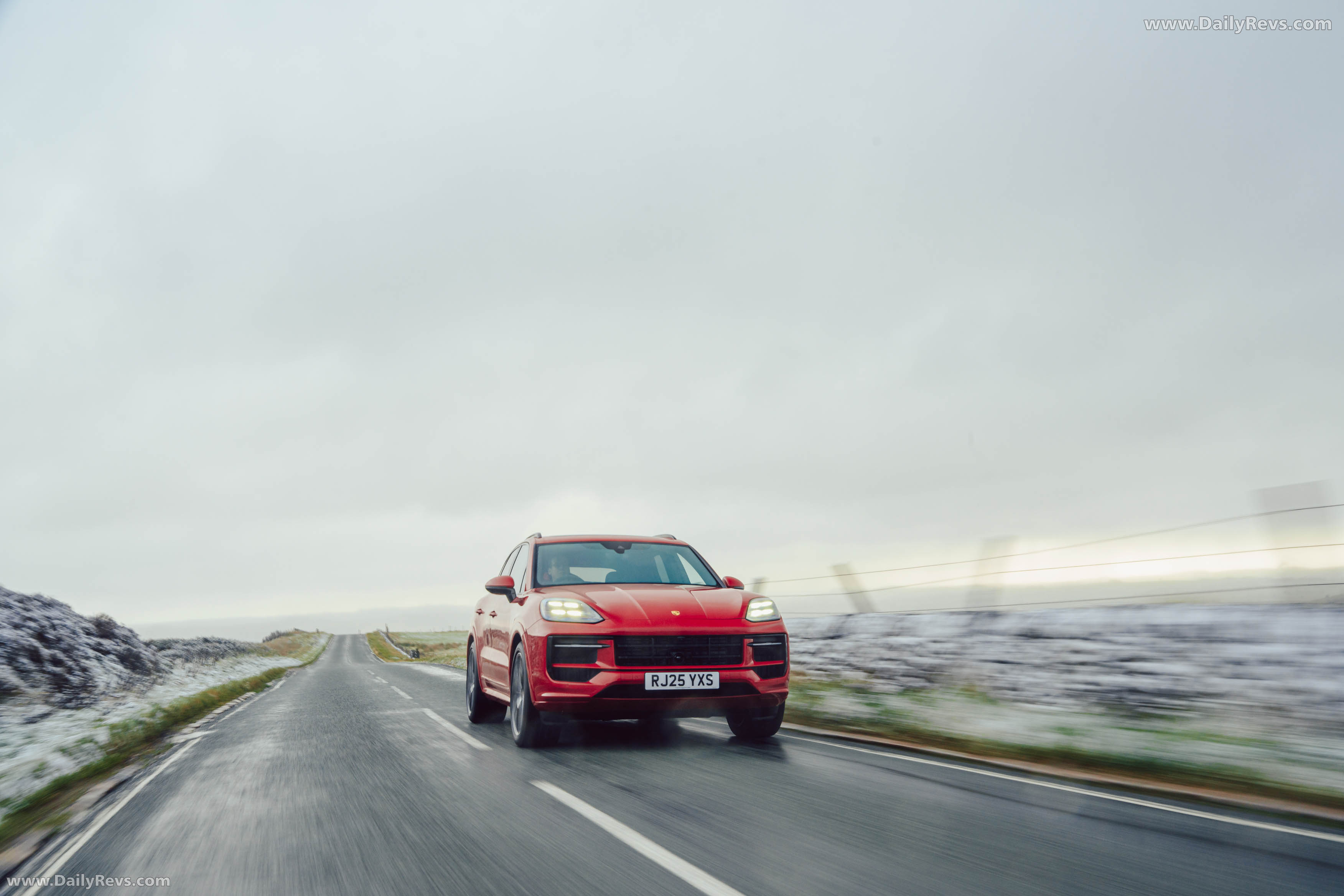 2025 Porsche Cayenne GTS 9Y0.2 UK Version Front View